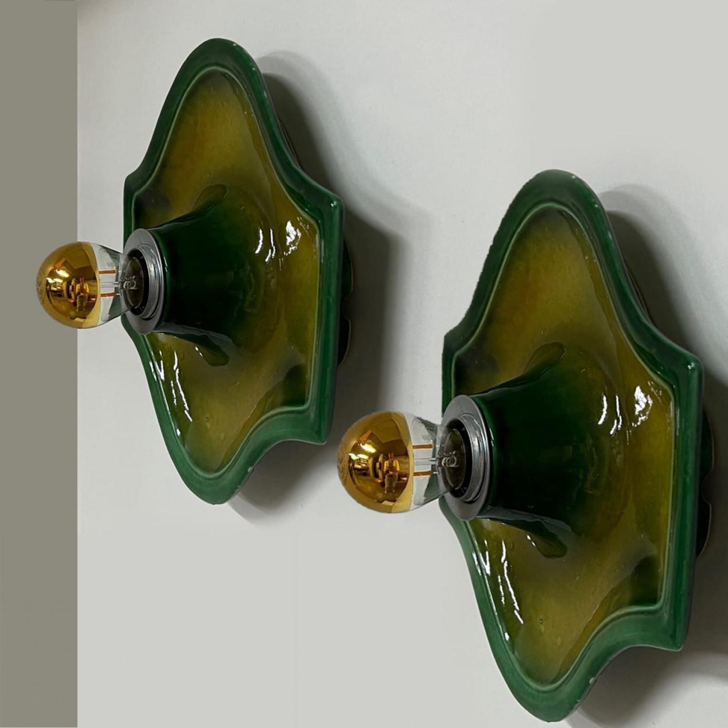 Mid-Century Modern Paire d'appliques en céramique verte en forme de cloche par Hustadt Keramik, Allemagne, 1970 en vente