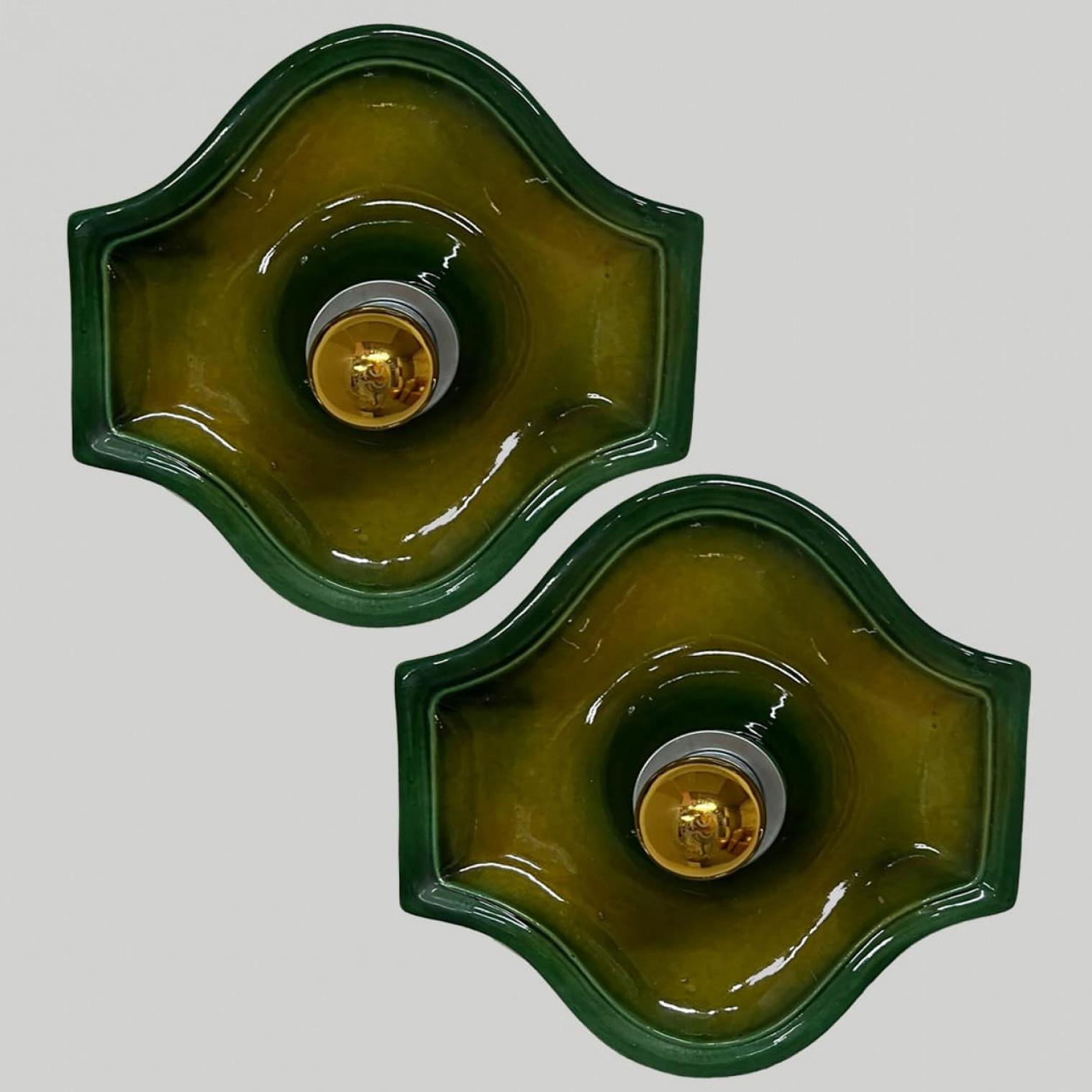 Allemand Paire d'appliques en céramique verte en forme de cloche par Hustadt Keramik, Allemagne, 1970 en vente