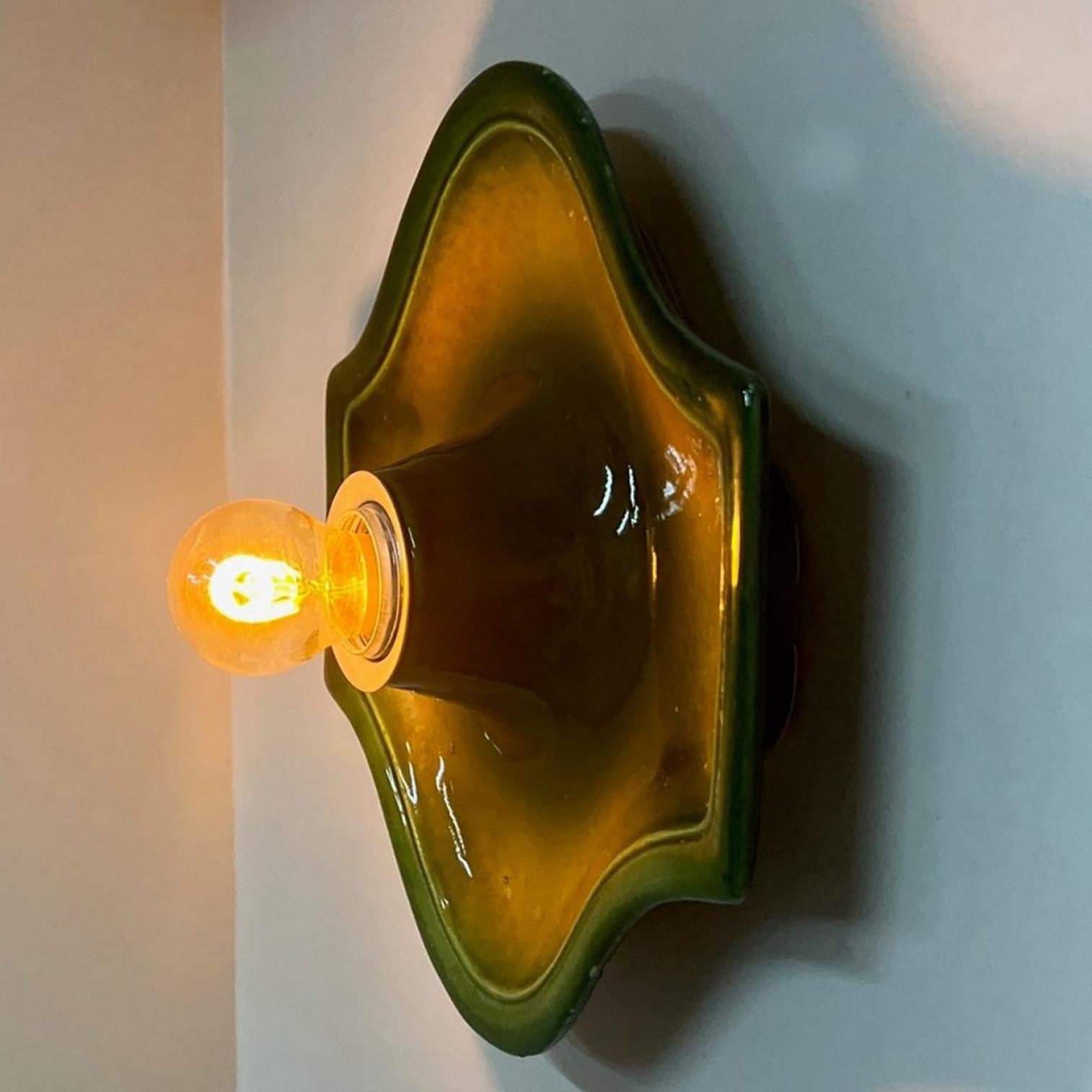 Paire d'appliques en céramique verte en forme de cloche par Hustadt Keramik, Allemagne, 1970 Bon état - En vente à Rijssen, NL