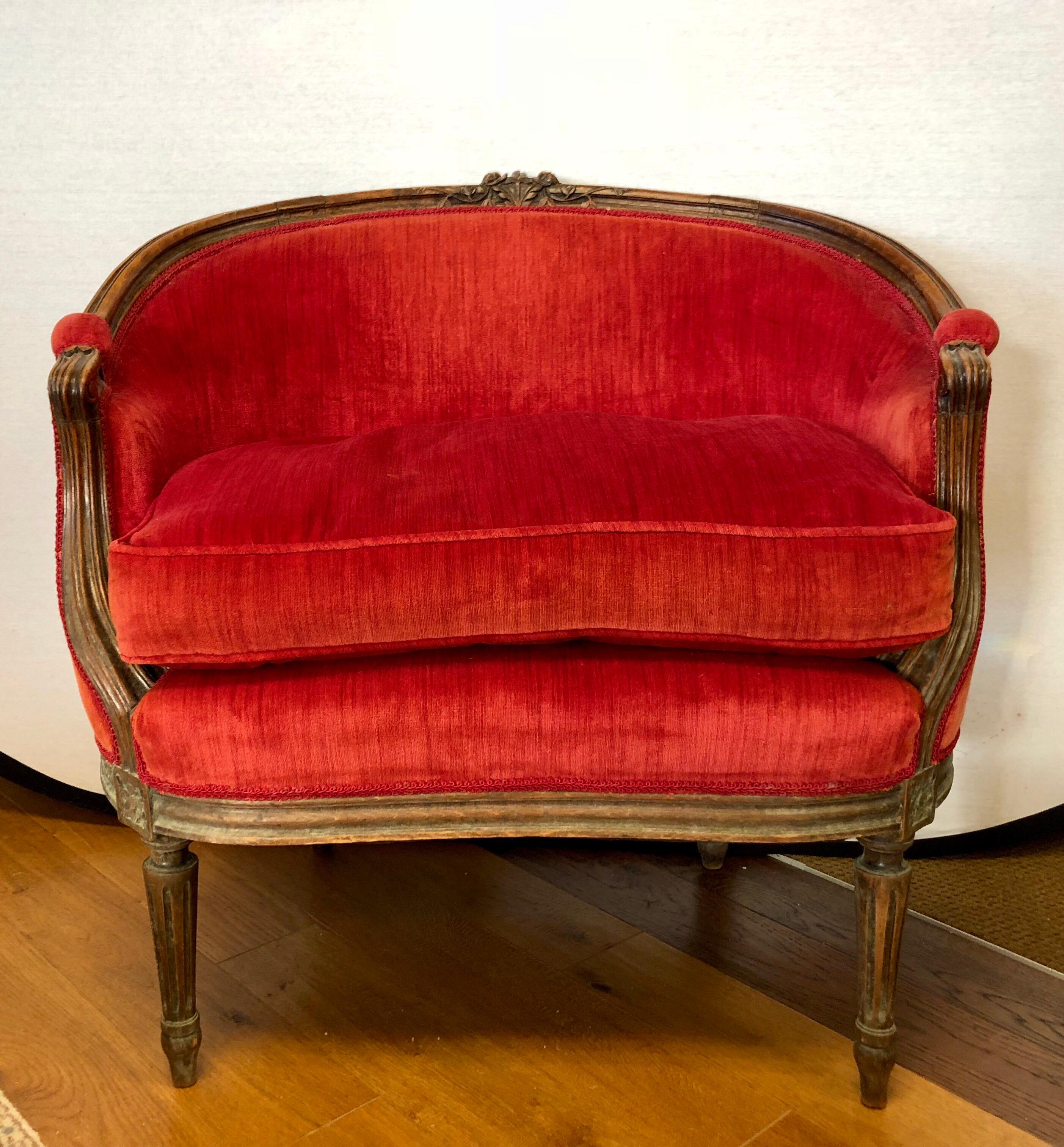 Late 19th Century Pair of Belle Époque French Louis XV Style Red Velvet Bergeres Chairs Armchairs