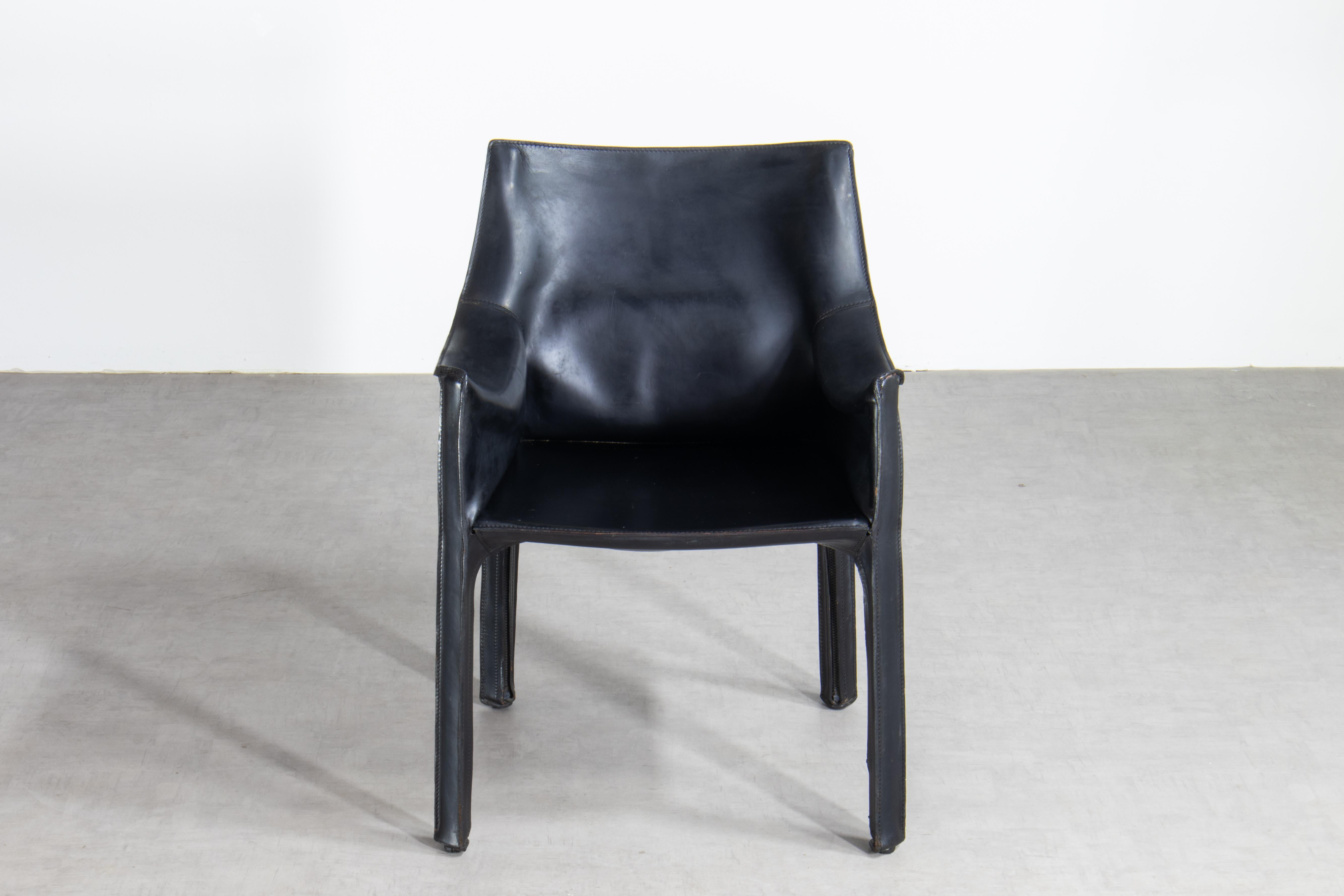 Mid-Century Modern Pair of Bellini CAB 413 Armchairs in Vintage Black Saddle Leather for Cassina For Sale