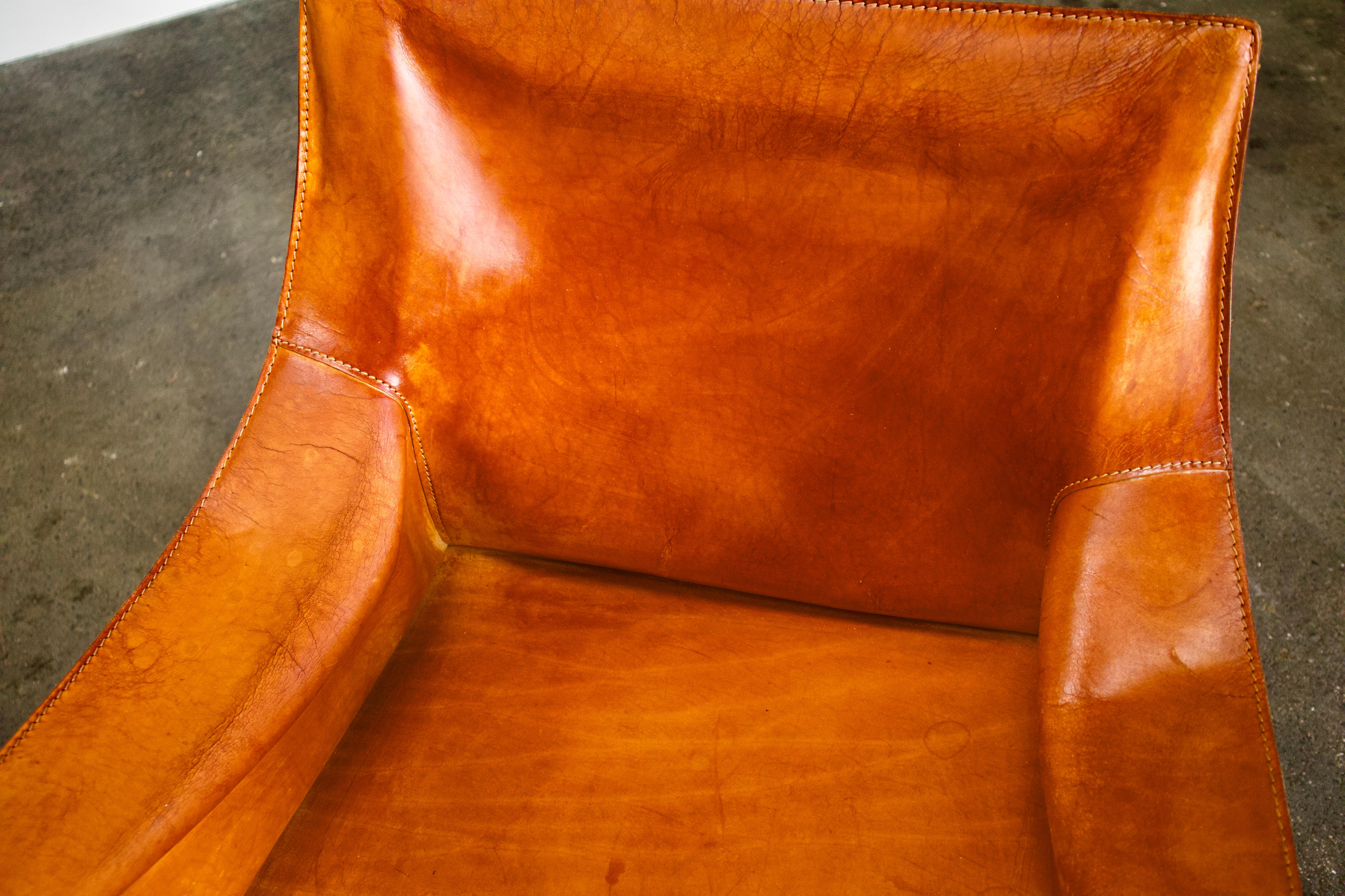 Pair of Bellini CAB 413 Armchairs in Vintage Cognac Saddle Leather for Cassina In Good Condition In Grand Cayman, KY