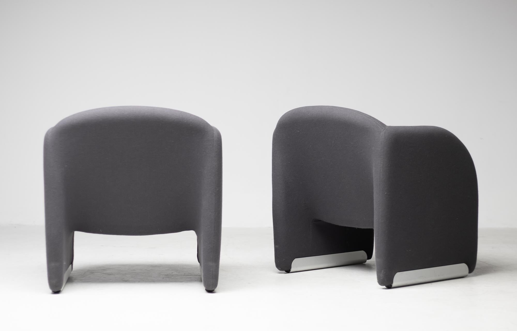 Pair of Ben armchairs in dark grey Kvadrat Tonus wool on aluminum base.
Marked with label on the inside of the base.
Priced as a set.