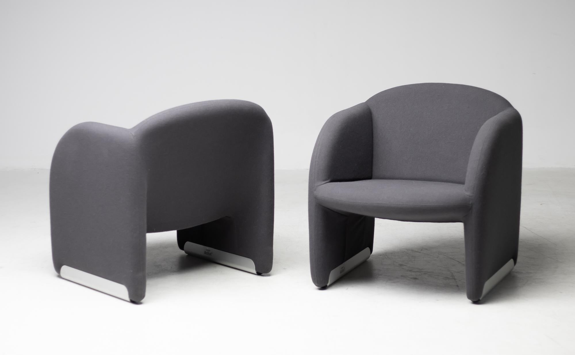 Organic Modern Pair of Ben Chairs by Pierre Paulin for Artifort