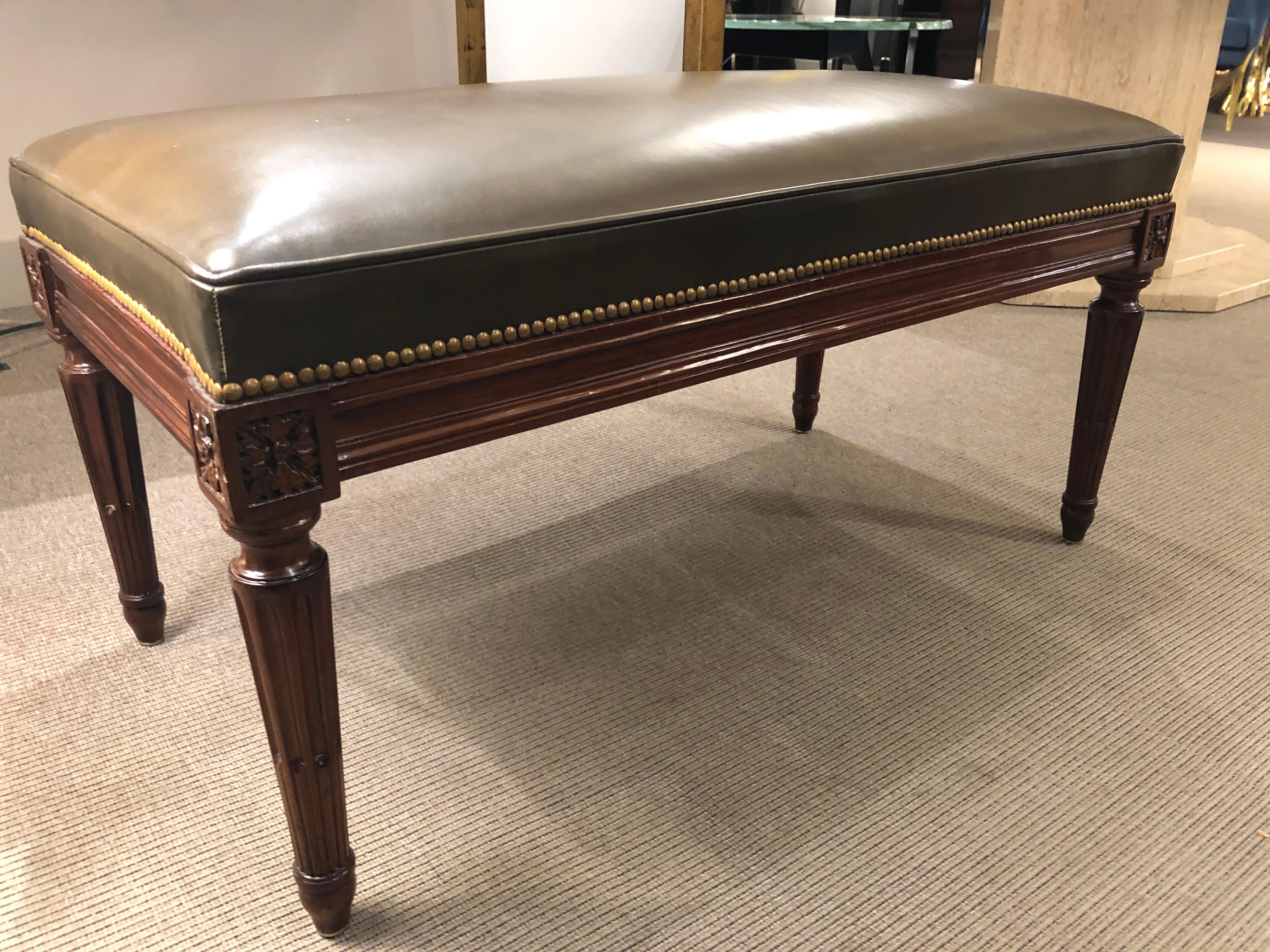 Solid mahogany, with tapering, fluted legs headed with rosettes and an apron adorned with carved ridges.

OUR REFERENCE N3669  