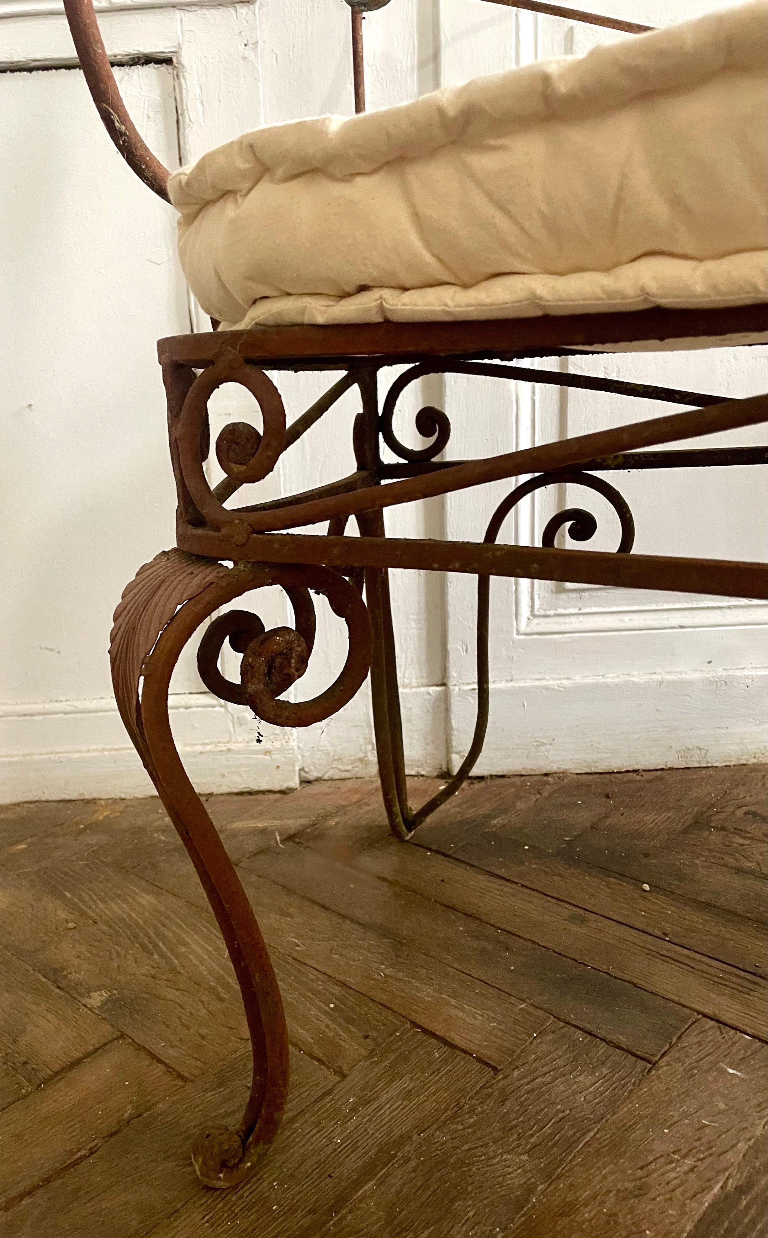 Sublime pair of wrought iron sofa benches from the 20th century.
Art Nouveau style
For park, garden, outdoor.
File very nicely worked. Armrests.
Ecru beige cushion for the seat.
Very nice models.
Very decorative in a park, garden, pergola, at
