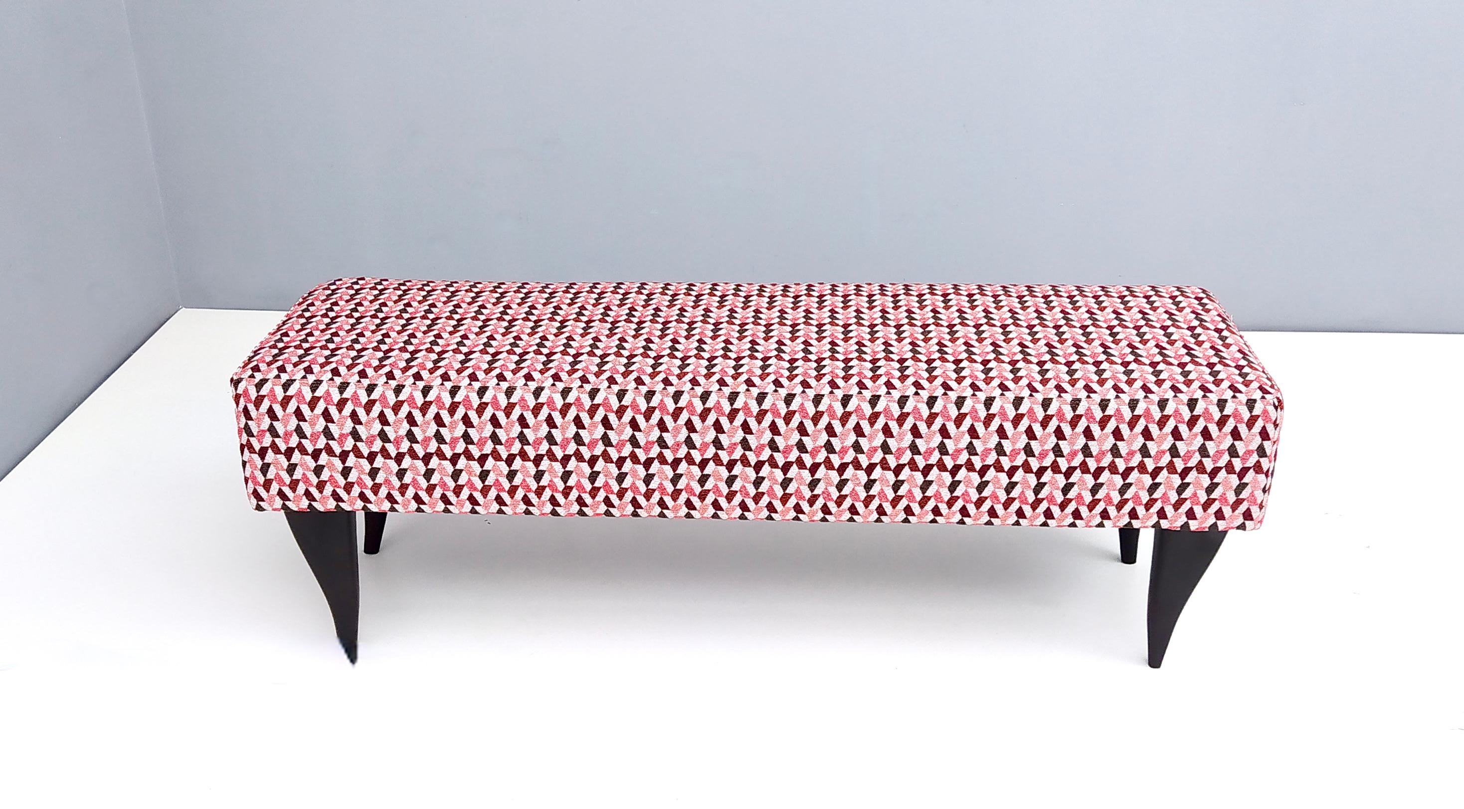 Pair of Vintage Benches with Red Patterned Fabric Upholstery, Italy In Excellent Condition For Sale In Bresso, Lombardy