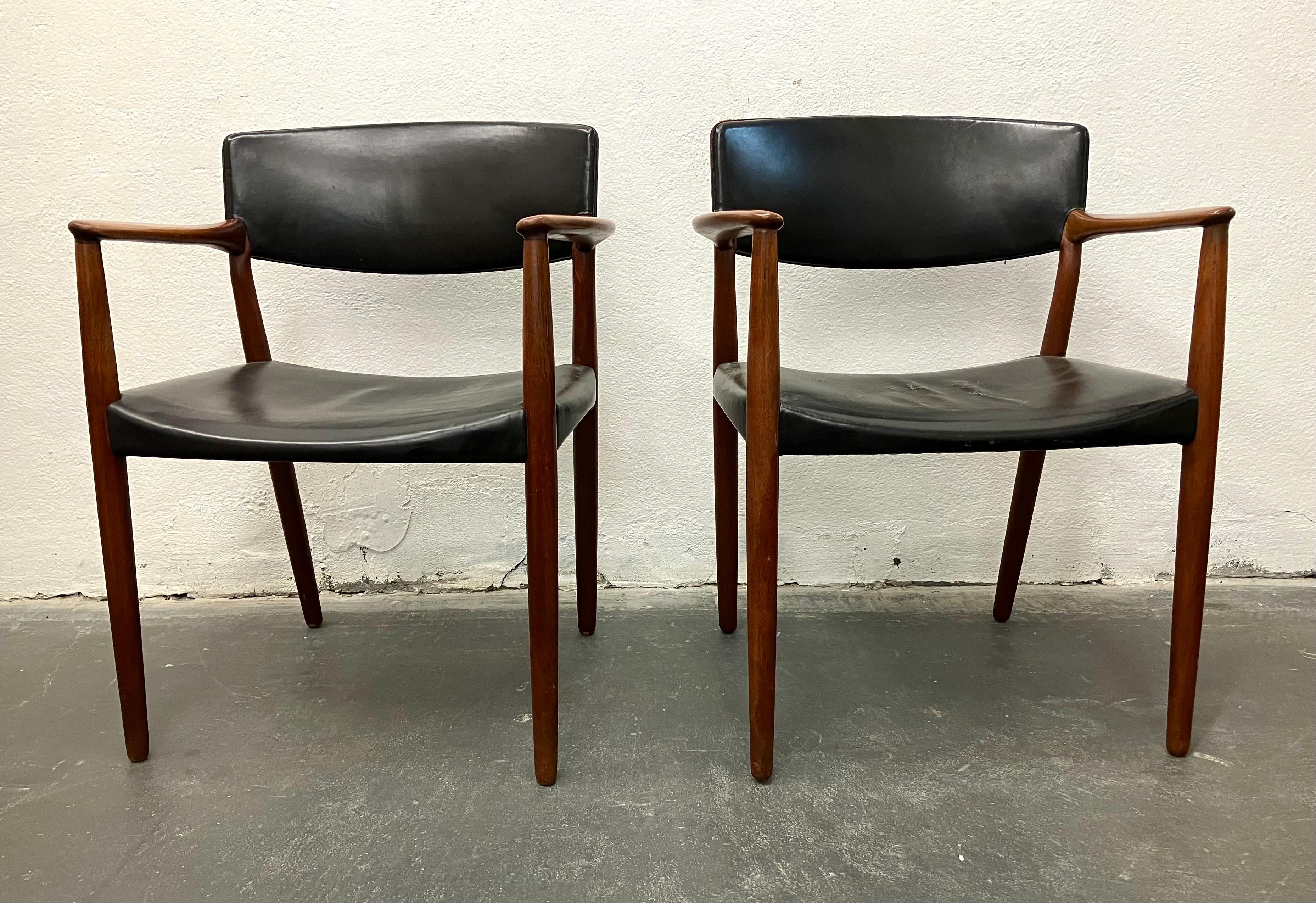 Mid-Century Modern Pair of Bender Madsen and Larsen Teak and Leather Armchairs For Sale