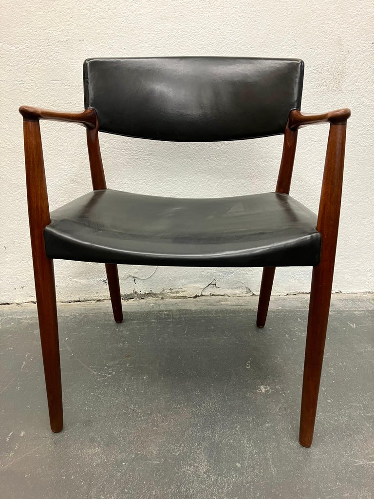 Pair of Bender Madsen and Larsen Teak and Leather Armchairs In Good Condition For Sale In Brooklyn, NY