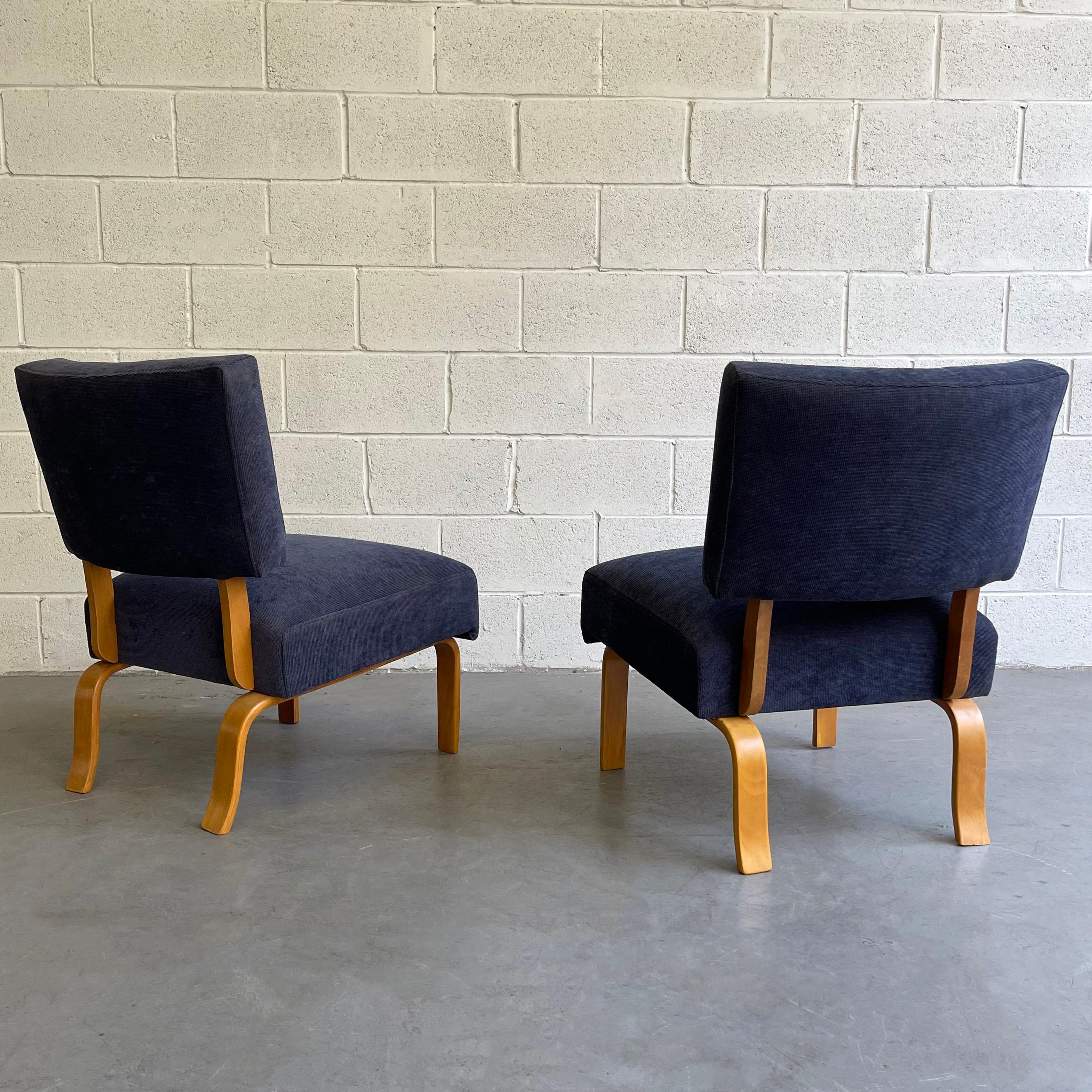 Pair of Bent Maple Upholstered Slipper Lounge Chairs by Thonet In Good Condition In Brooklyn, NY
