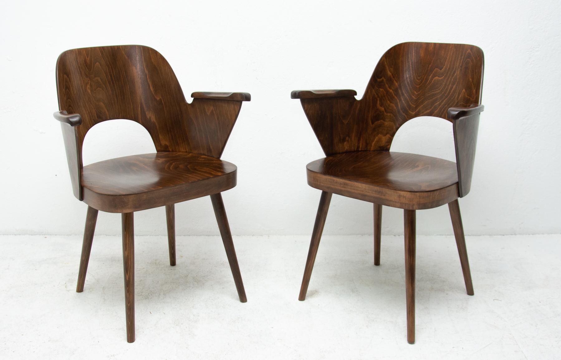 These armchairs were designed by Austrian architect Oswald Haerdtl. The chairs are made from dark stained bent beech wood. They were made in the former Czechoslovakia for TON Bystrice pod Hostýnem in the 1960s. The chairs are in excellent condition,