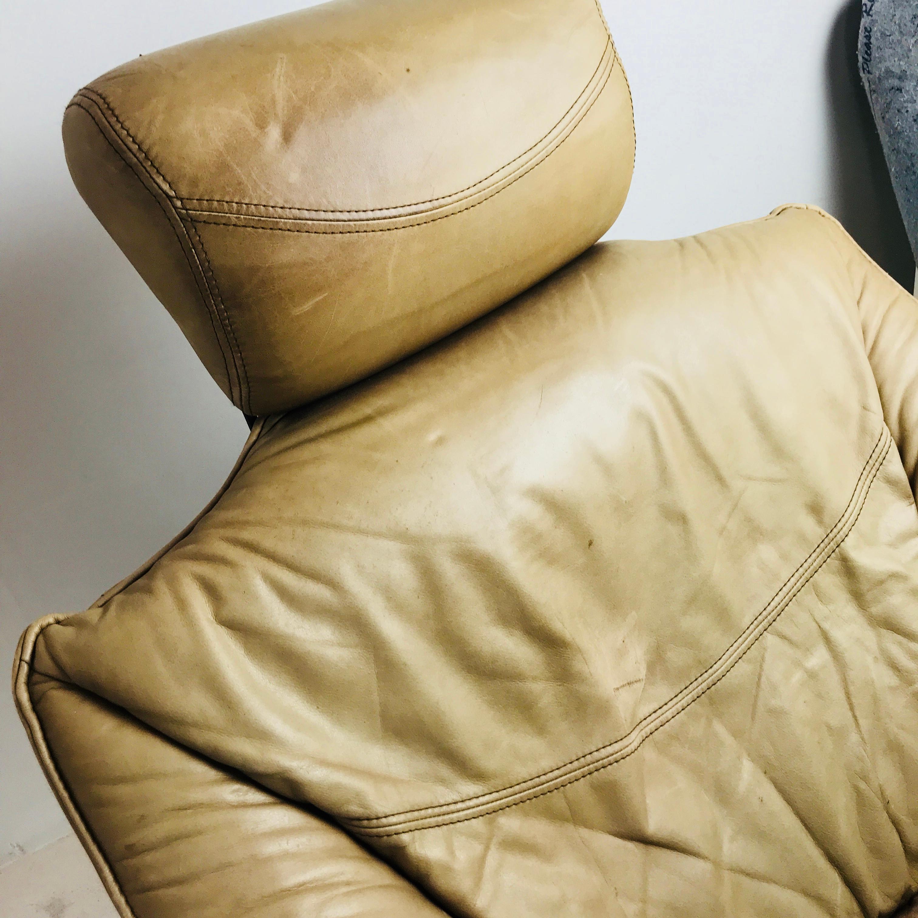 Pair of Bentwood and Leather Cantilever Midcentury Lounge Chairs 6