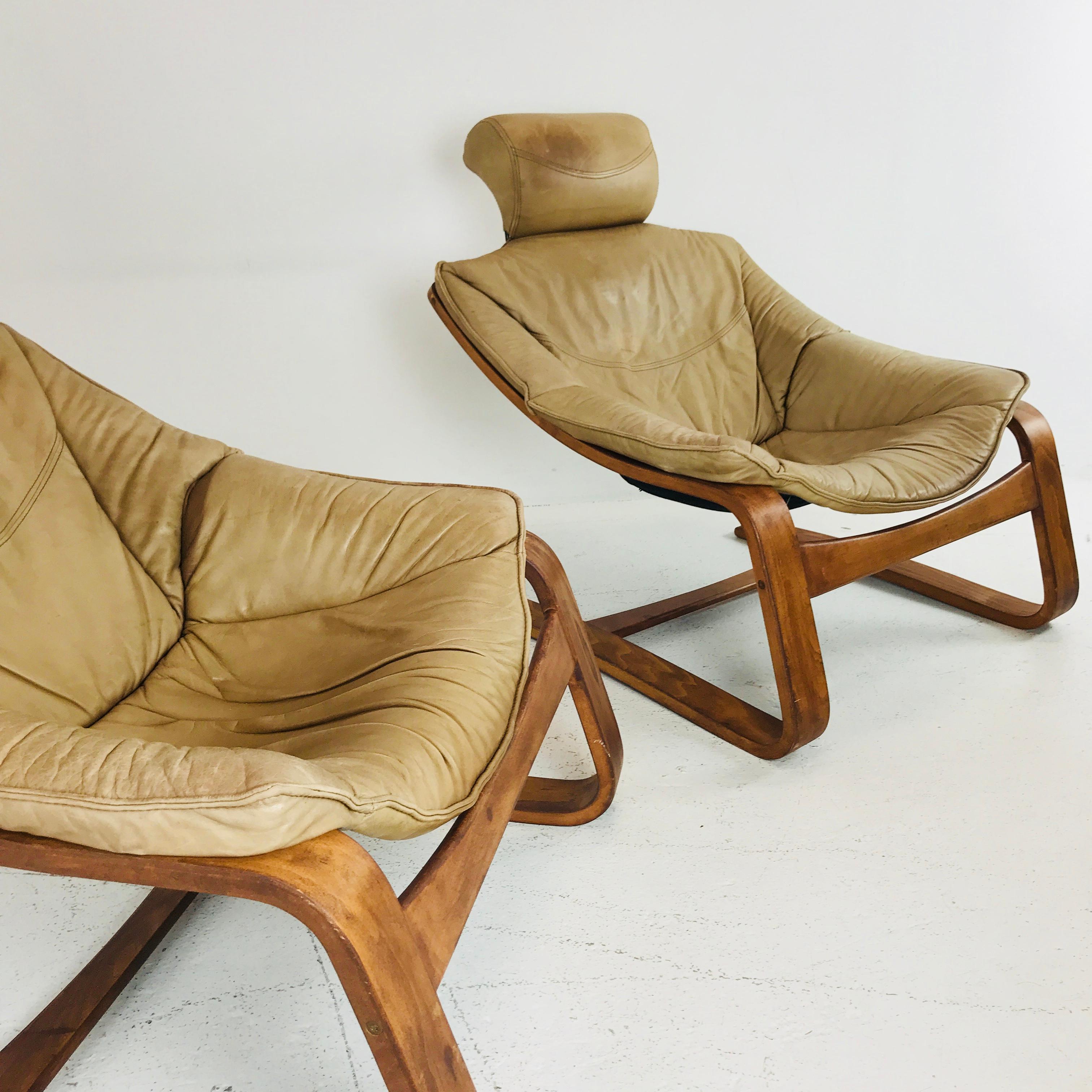 20th Century Pair of Bentwood and Leather Cantilever Midcentury Lounge Chairs