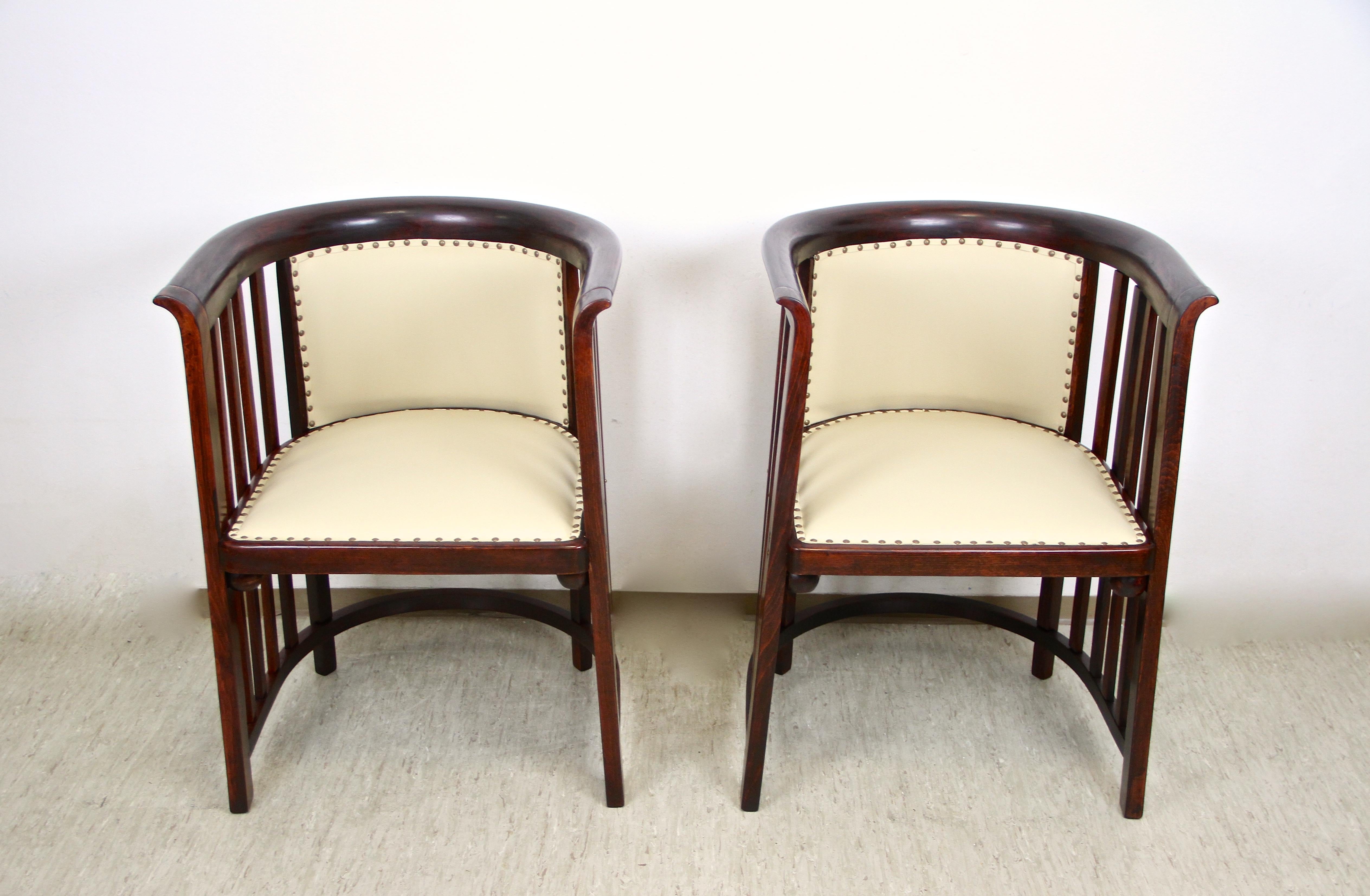 Art Nouveau Pair of Bentwood Armchairs by J. Hoffmann and Thonet Table, Austria, circa 1905