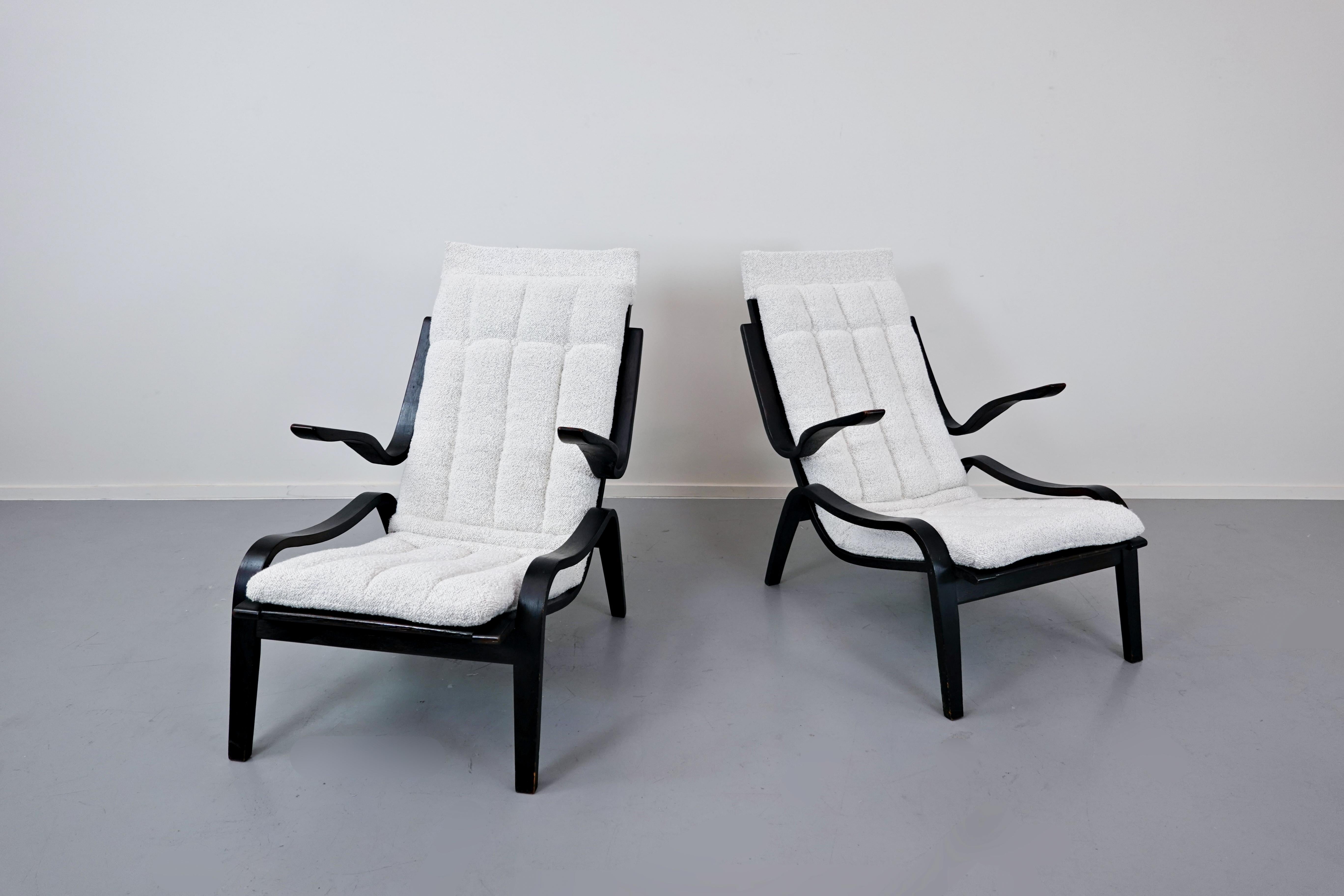 Pair of bentwood armchairs by Jan Vanek for UP Zavodny, 1930s.