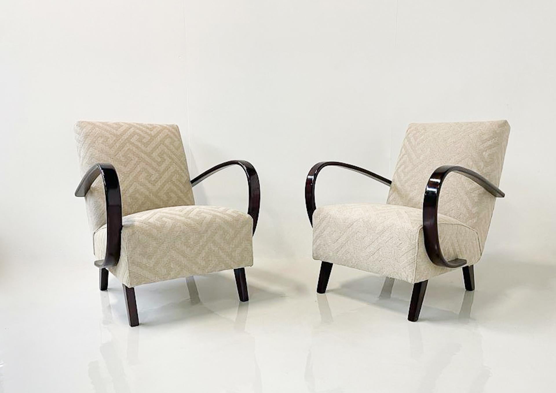 Mid-20th Century Pair of Bentwood Armchairs by Jindrich Halabala - Czech Republic 1940s For Sale
