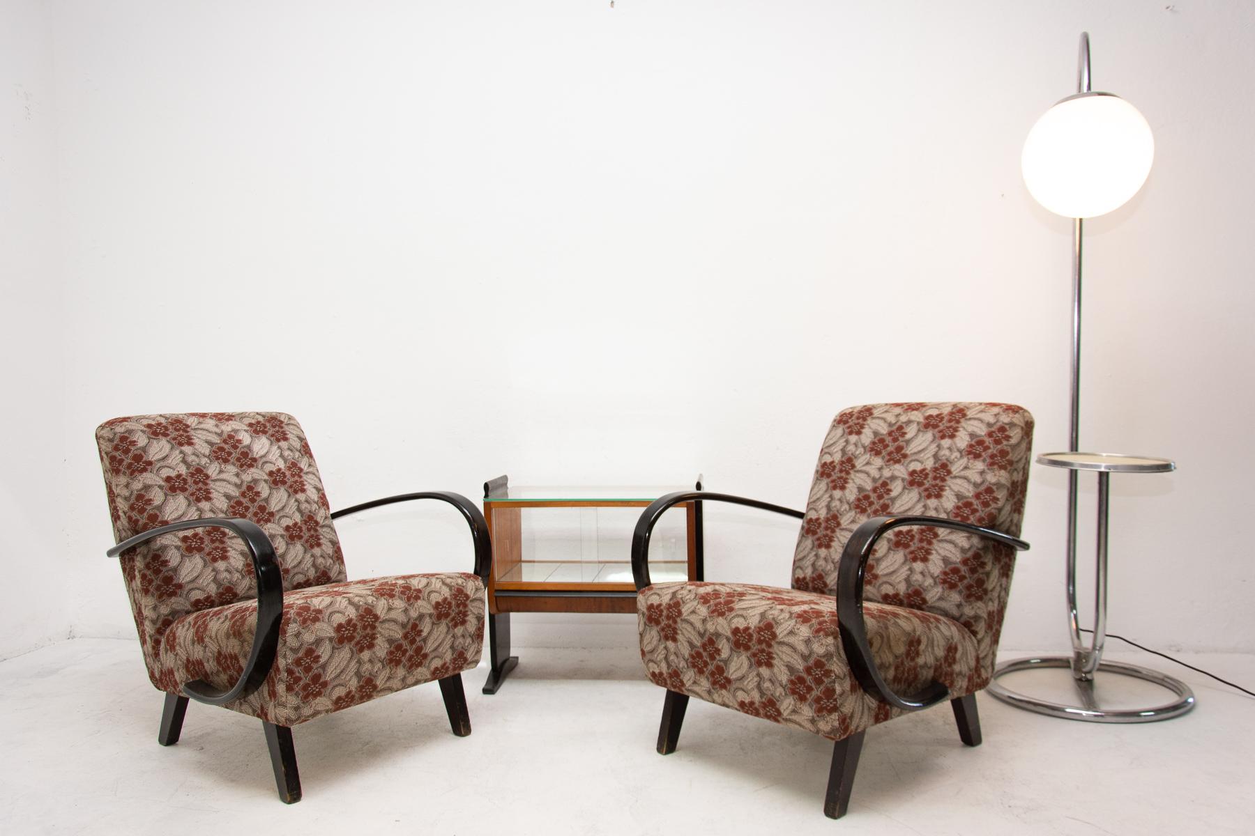 This pair of bentwood armchairs “C” was designed by Jindrich Halabala and produced by Thonet in the 1950s. The chairs are in very good condition, they were reupholstered in the recent past. Price is for the pair.

Measures: Height 83 cm, width 67