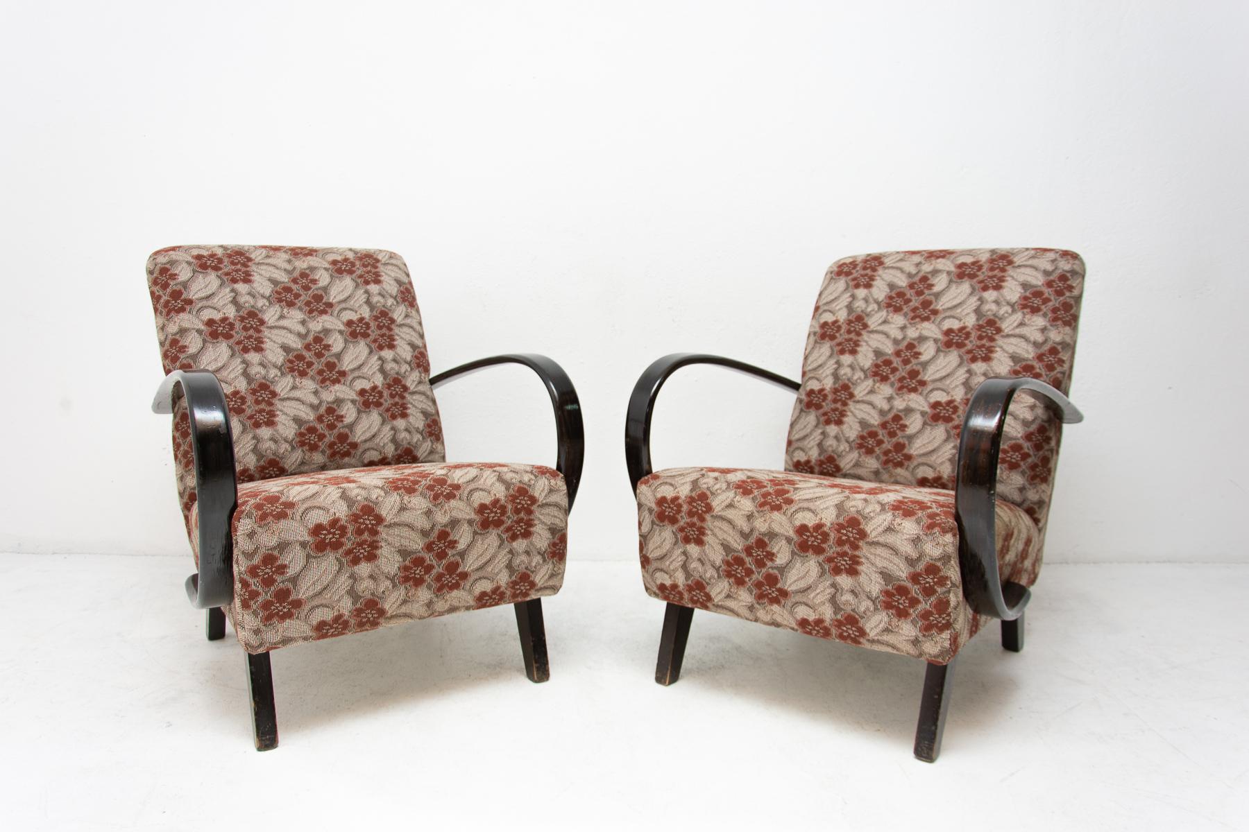 Art Deco Pair of Bentwood Armchairs by Jindřich Halabala for Thonet, 1950s