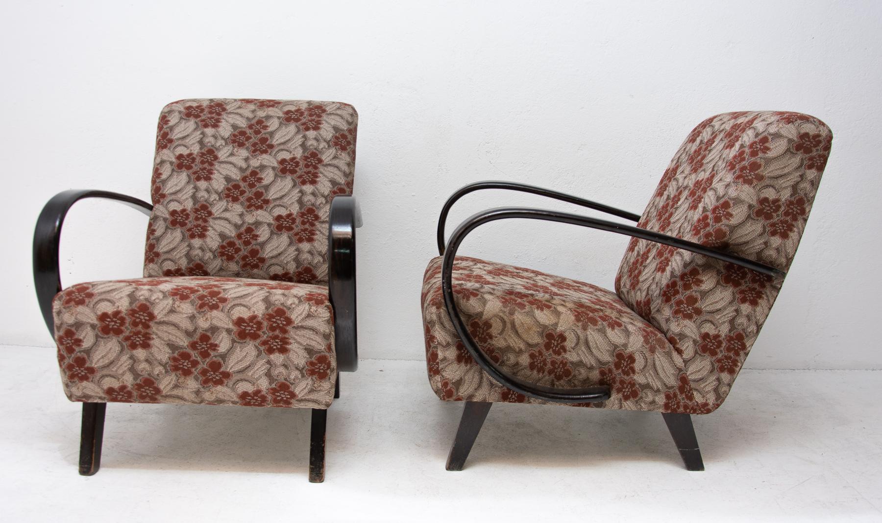 Pair of Bentwood Armchairs by Jindřich Halabala for Thonet, 1950s In Good Condition In Prague 8, CZ