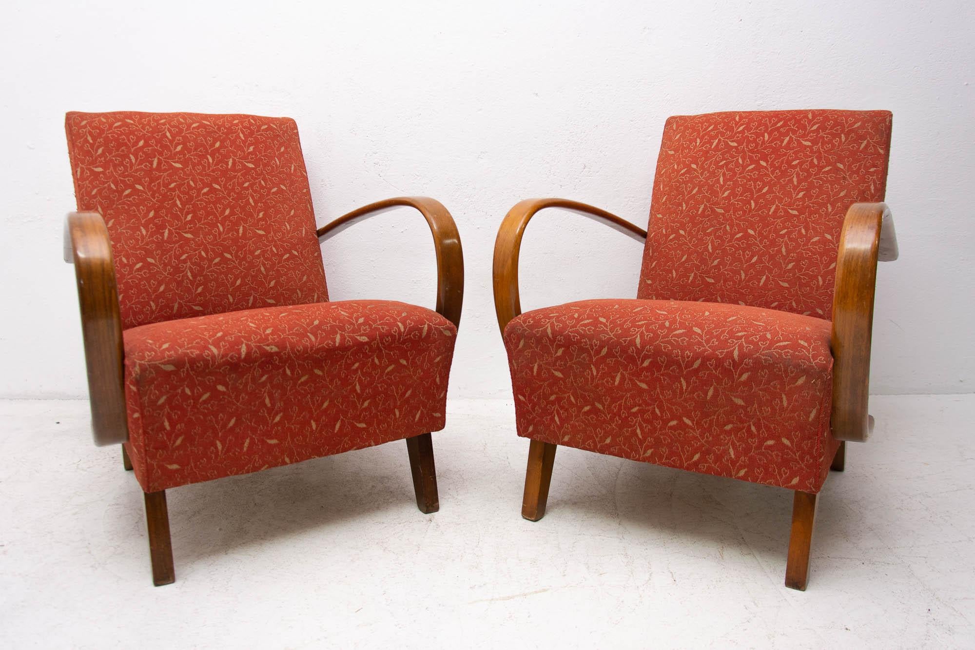 In a few places, the fabric bears the marks of age in the form of minor scratches, on the back of one chair, the upholstery filling is slightly damaged (loose filling).
Nevertheless, the chairs can be used as they are. Price is for the