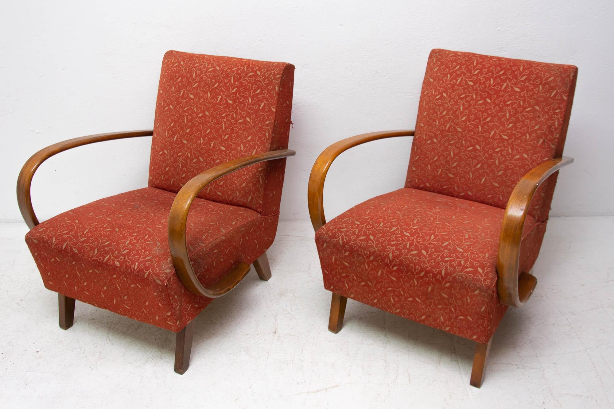 Pair of Bentwood Armchairs by Jindřich Halabala for UP Závody, 1950s In Good Condition In Prague 8, CZ