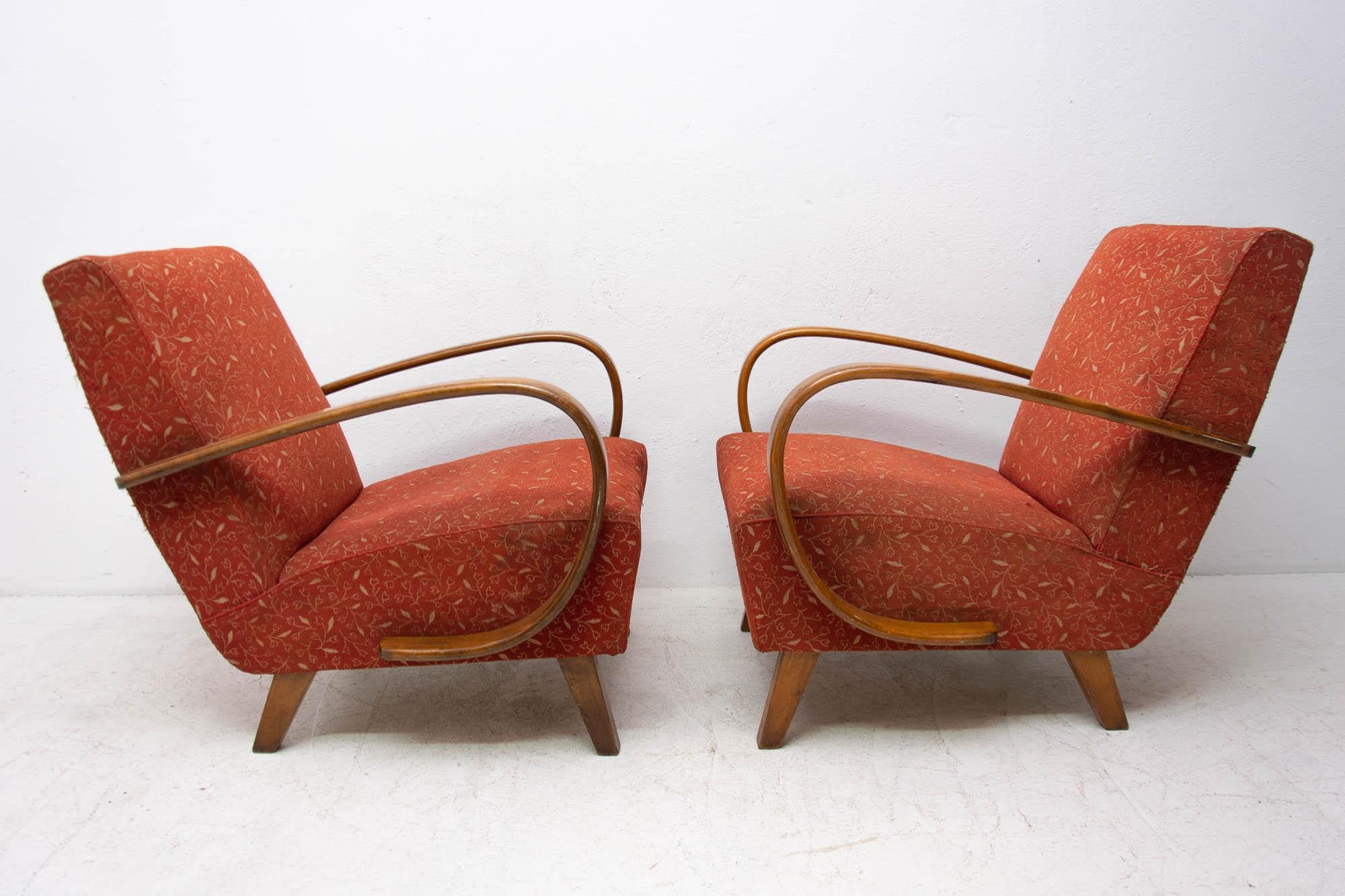 Pair of Bentwood Armchairs by Jindřich Halabala for UP Závody, 1950s 1