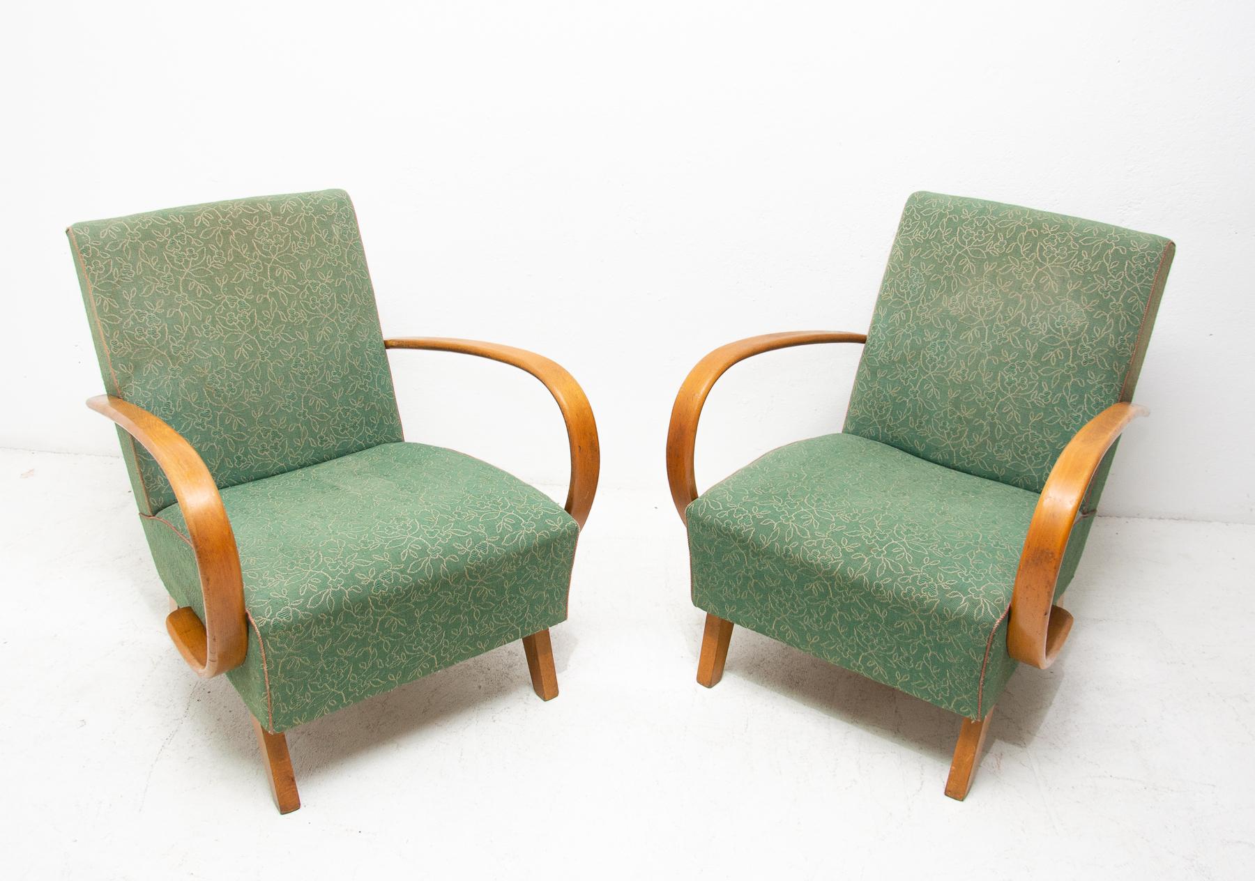 Pair of Bentwood Armchairs by Jindřich Halabala for UP Závody, 1950s In Good Condition In Prague 8, CZ