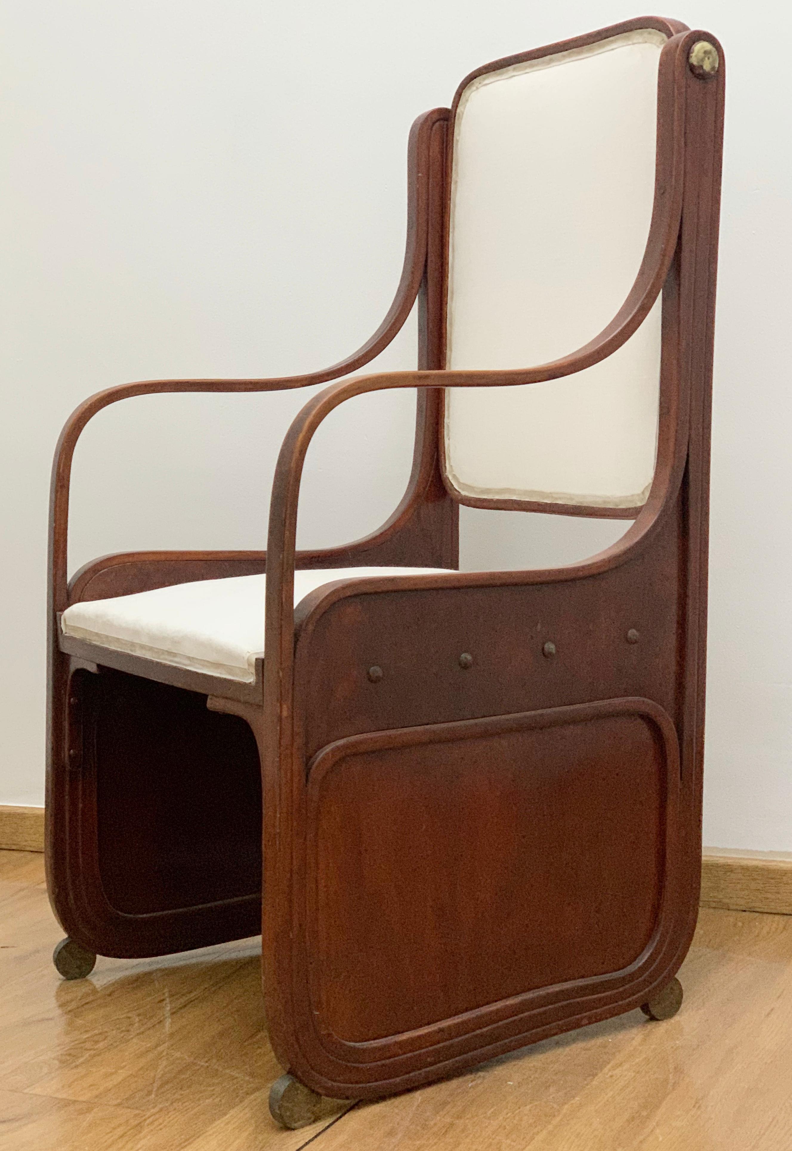 Autrichien Paire de fauteuils en bois courbé de Koloman Moser, Sécession viennoise, vers 1900 en vente