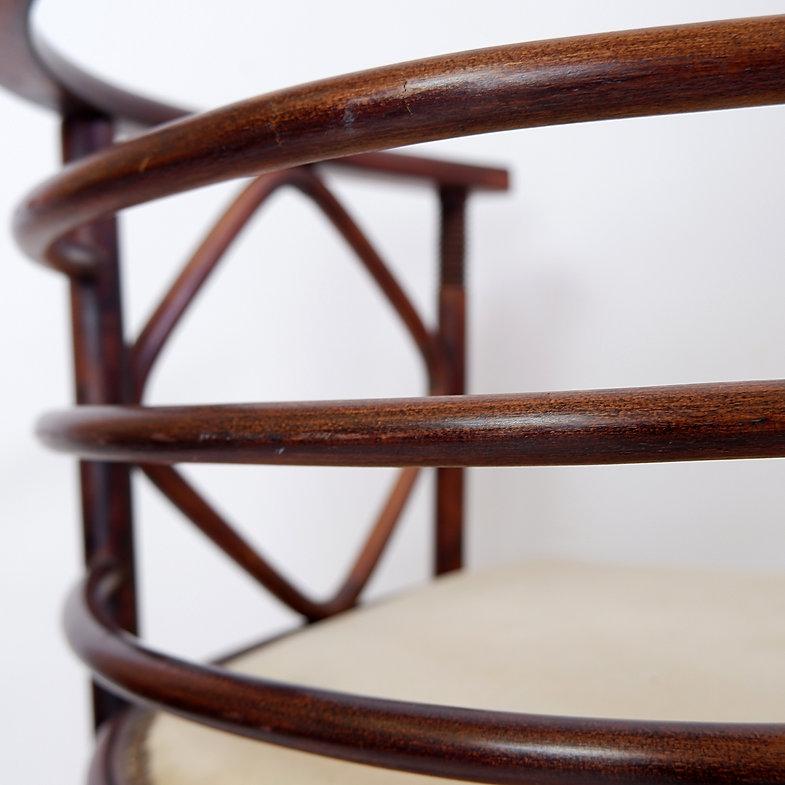 Pair of bentwood Armchairs mod. Fledermaus by Josef Hoffmann for Thonet, 1910s For Sale 4
