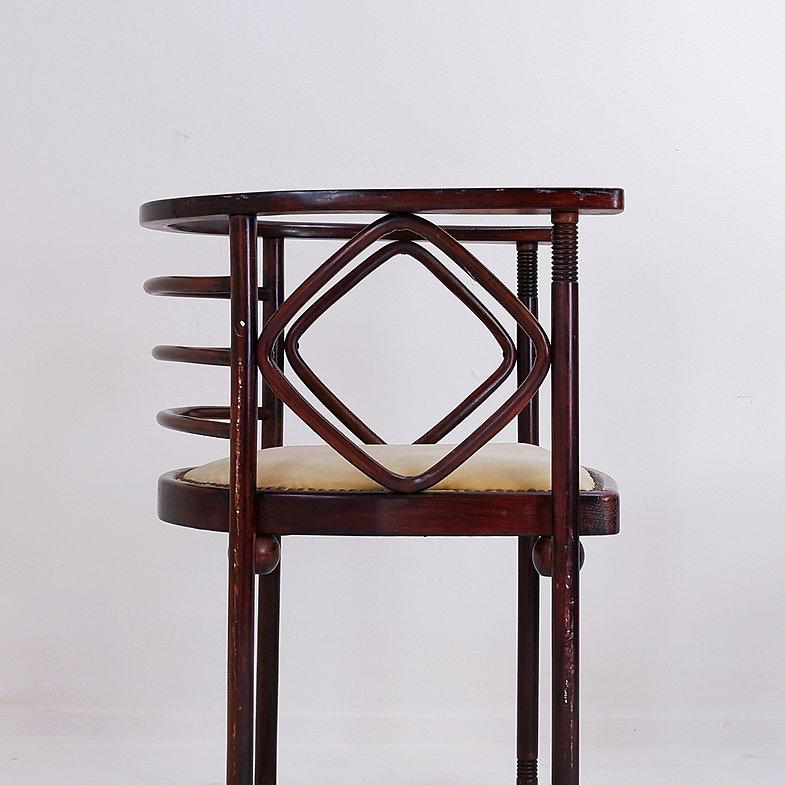 Pair of bentwood Armchairs mod. Fledermaus by Josef Hoffmann for Thonet, 1910s For Sale 5