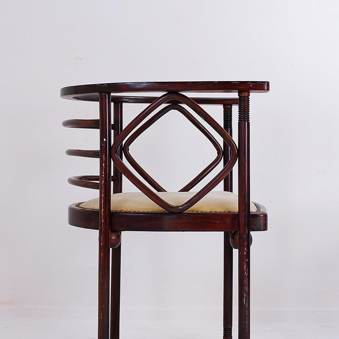 Pair of bentwood Armchairs mod. Fledermaus by Josef Hoffmann for Thonet, 1910s 9