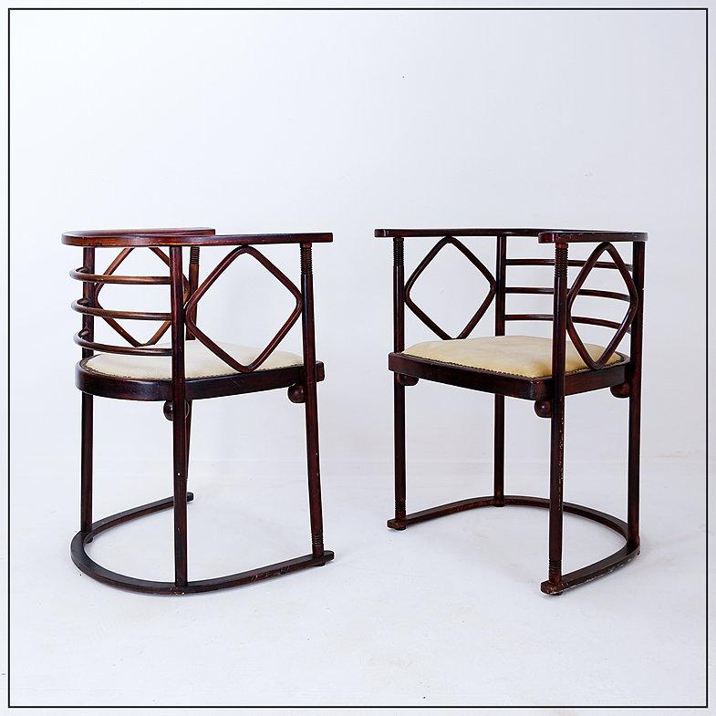 Mid-Century Modern Pair of bentwood Armchairs mod. Fledermaus by Josef Hoffmann for Thonet, 1910s For Sale