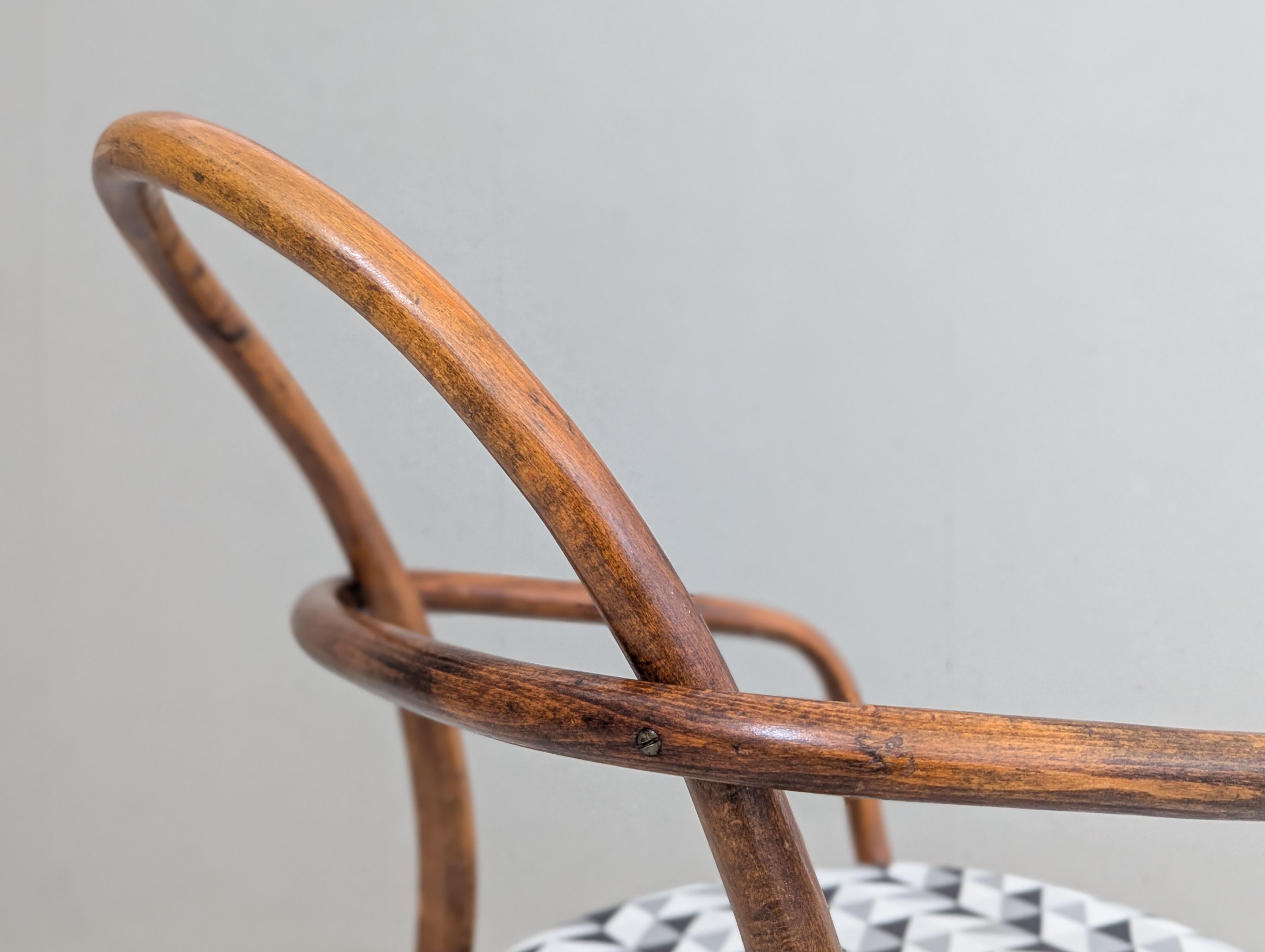 Paar Bugholzsessel aus der Mitte des Jahrhunderts von Radomír Hofman für Thonet/TON im Angebot 2