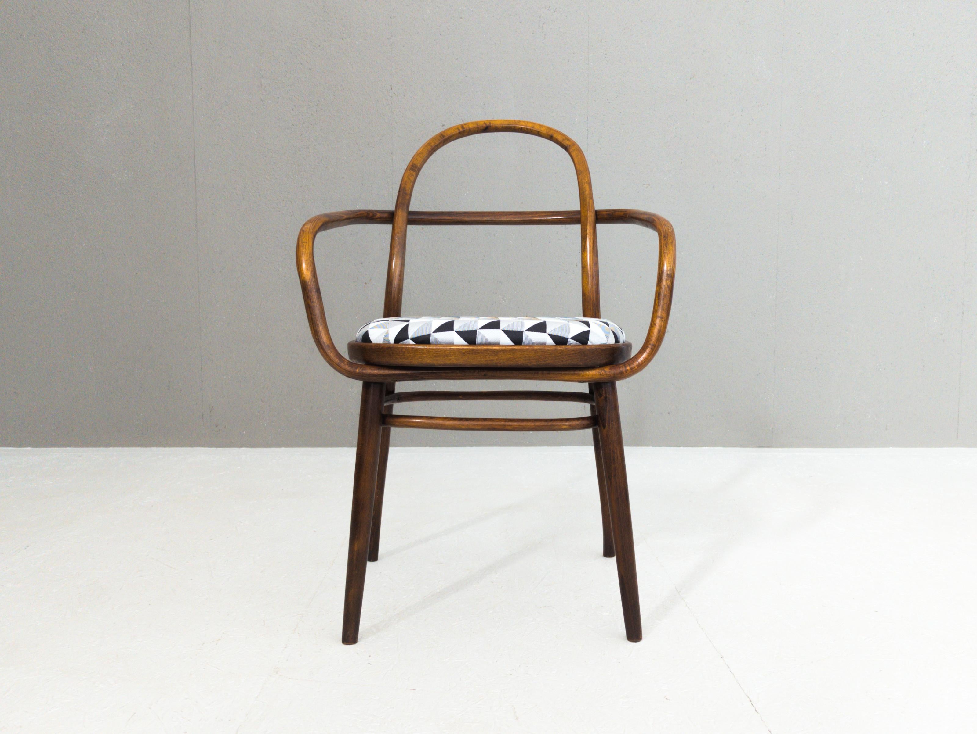 Paar Bugholzsessel aus der Mitte des Jahrhunderts von Radomír Hofman für Thonet/TON (Mitte des 20. Jahrhunderts) im Angebot