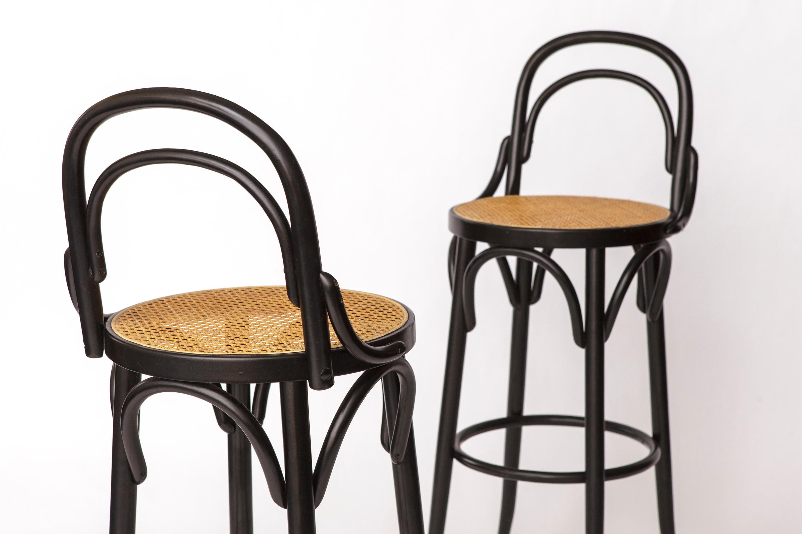 Pair of Bentwood Bar Stools with Vienna Cane Seats – Thonet Style, Black In Good Condition For Sale In Hannover, DE