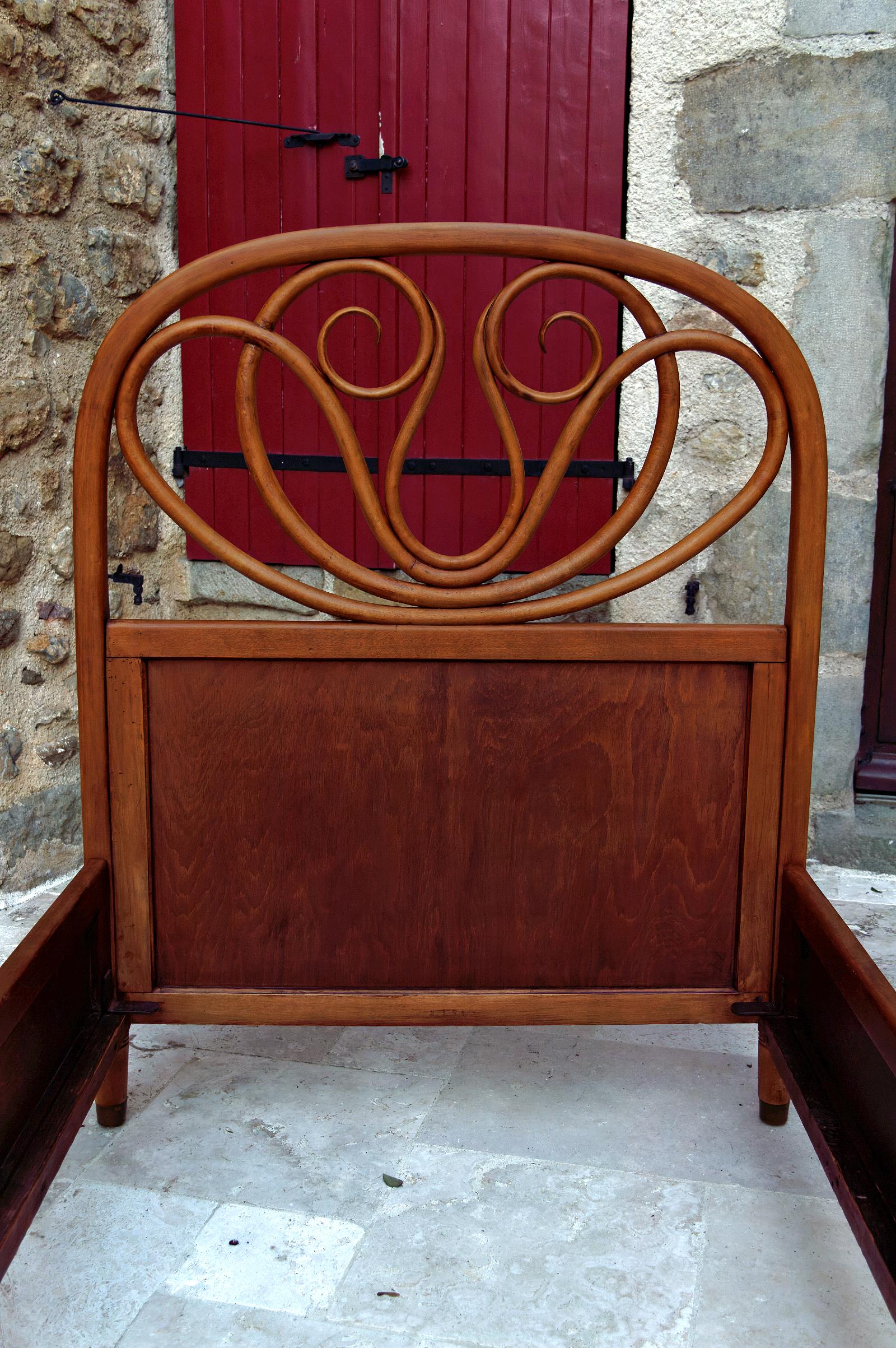 Pair of Bentwood Beds by Thonet, circa 1900 2