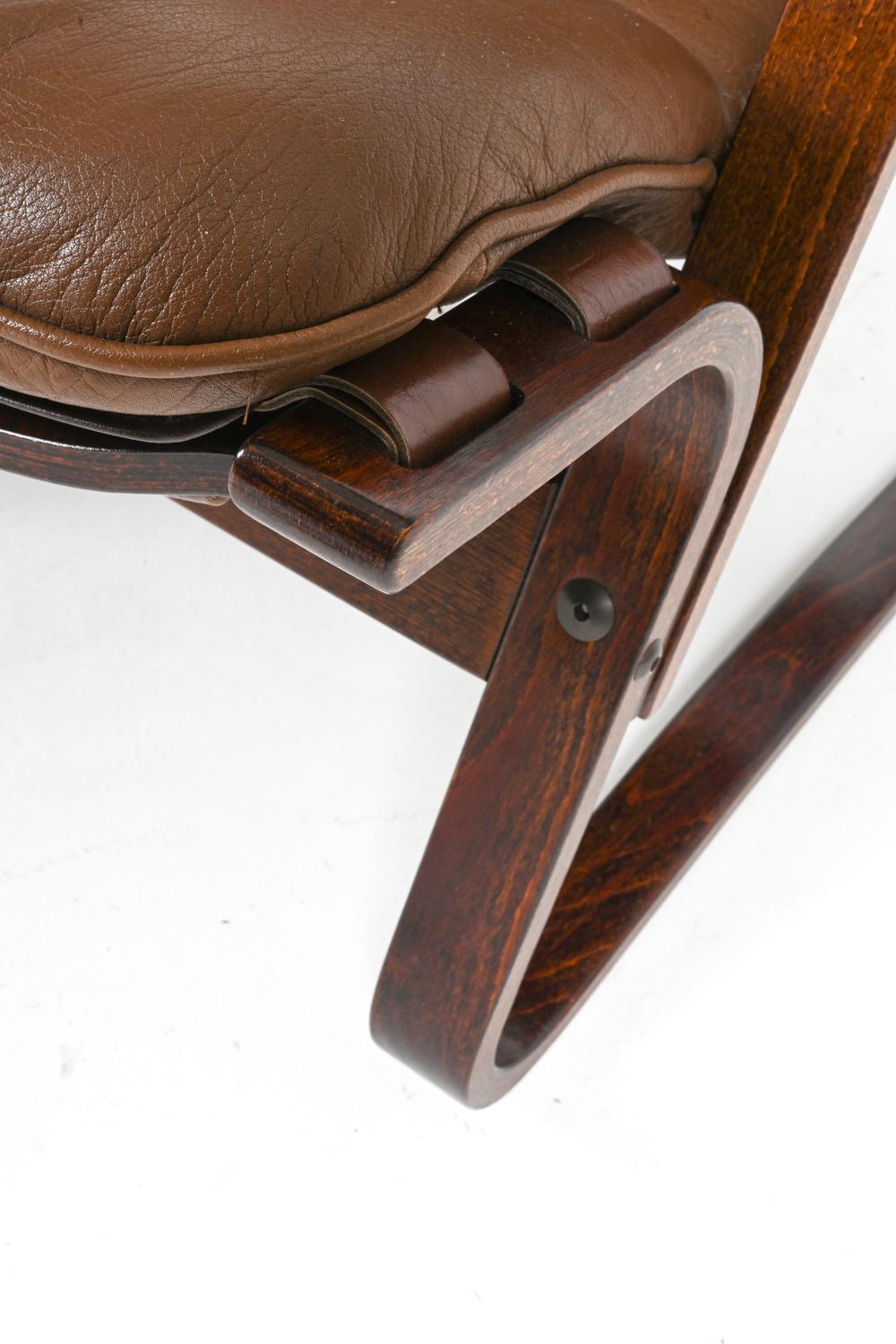 Fin du 20e siècle Paire de chaises longues en bois cintré et cuir de buffle par Giske Carlsen pour Kleppe en vente