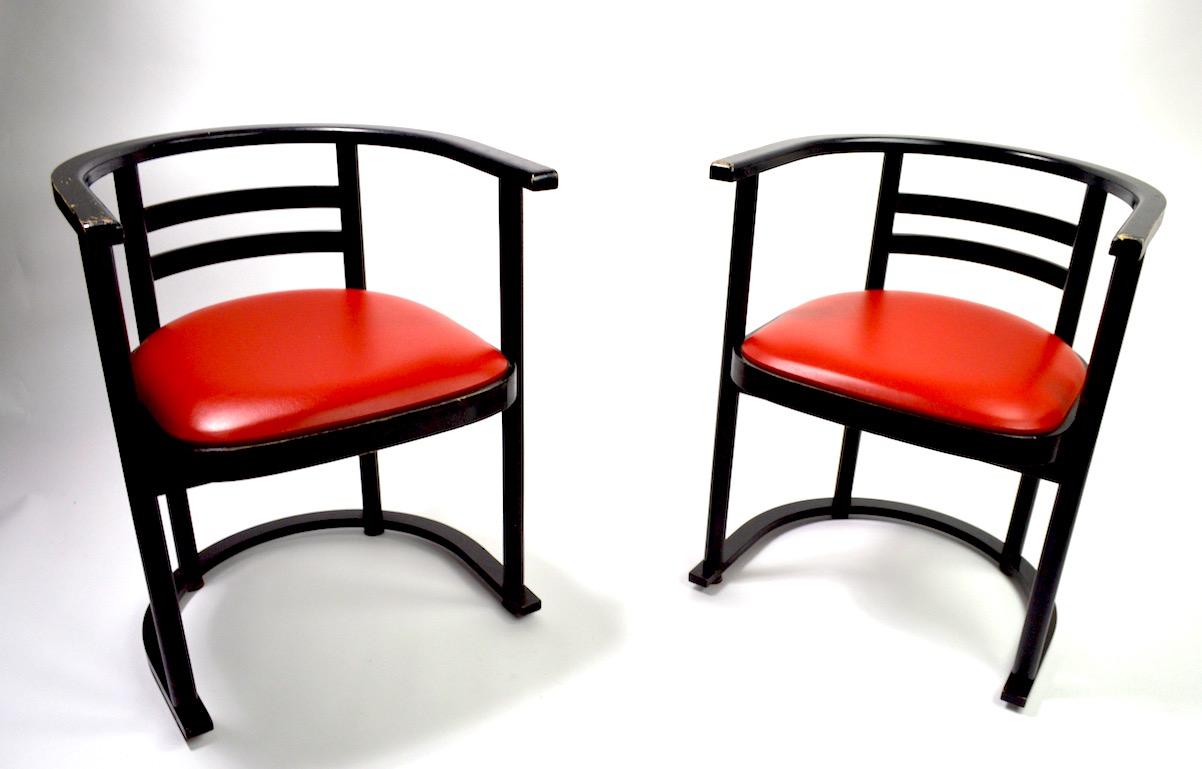Nice pair of bentwood cafe chairs in the style of Hoffmann design for Thonet. Sophisticated architectural design, clean, comfortable, ready to use. Both chairs are in very good, original condition, showing only light cosmetic wear, normal and