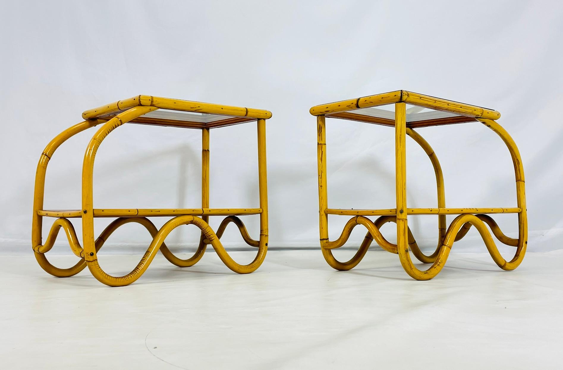 Américain Paire de tables d'appoint en bentwood et verre, États-Unis, années 1950 en vente