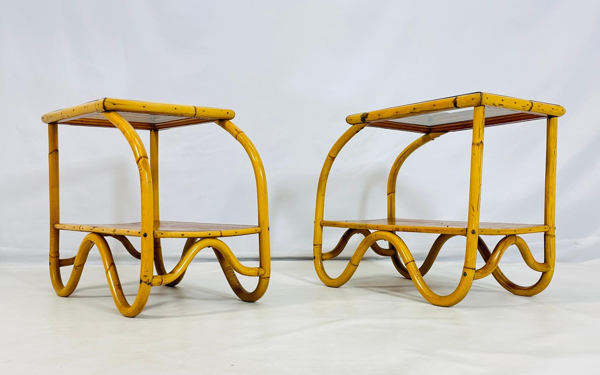 Verre Paire de tables d'appoint en bentwood et verre, États-Unis, années 1950 en vente