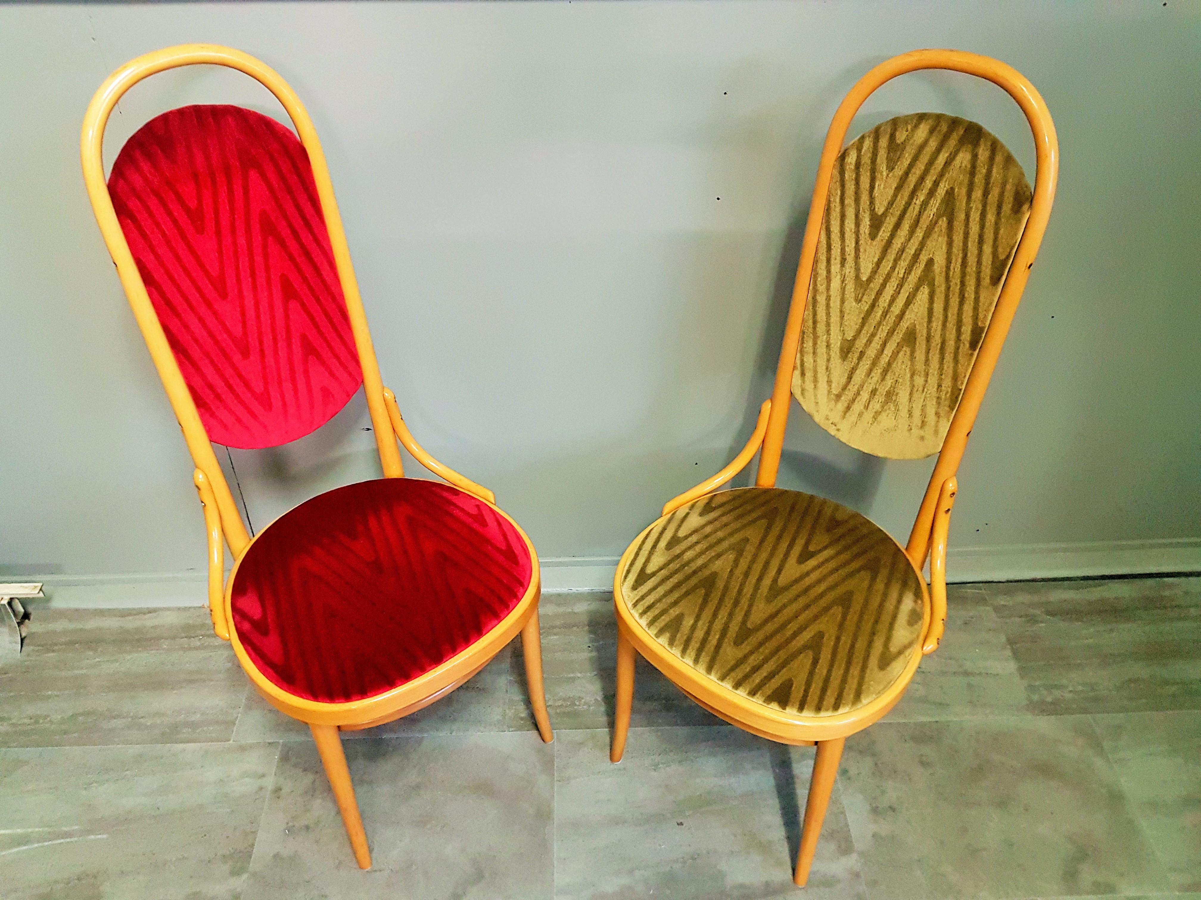 Austrian Pair of Bentwood High Back Dining Chairs by Thonet For Sale