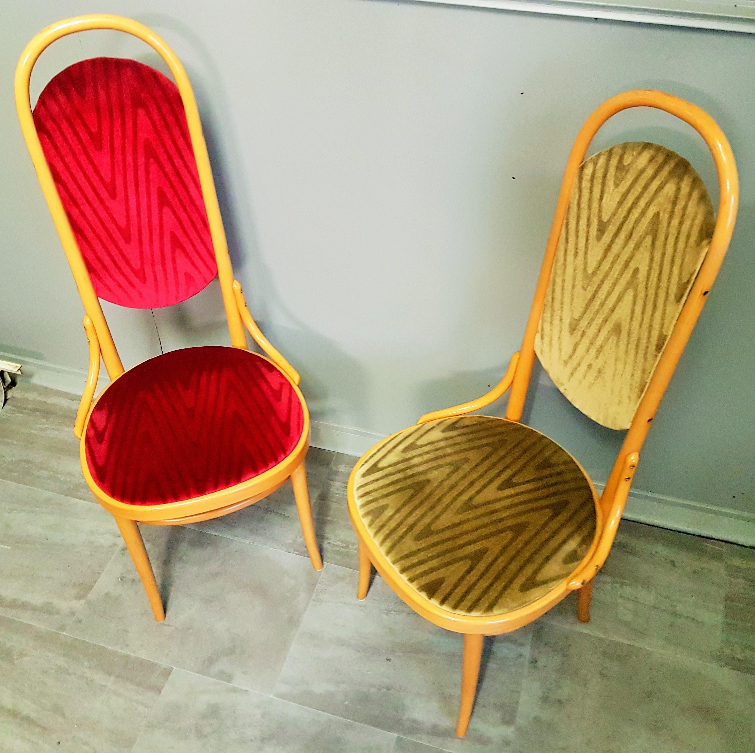 Pair of Bentwood High Back Dining Chairs by Thonet In Good Condition For Sale In Saarbruecken, DE