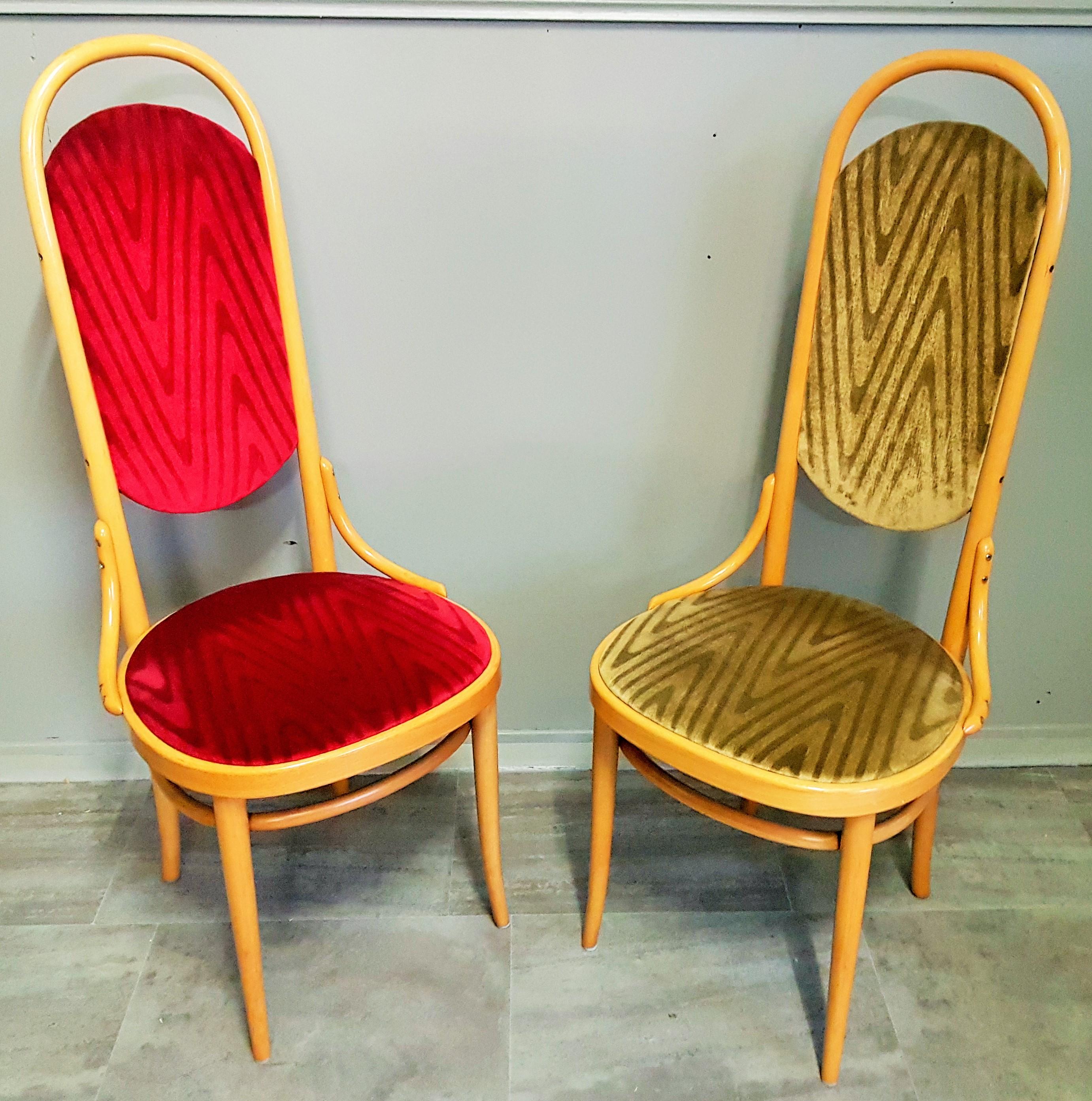 Paar Esszimmerstühle mit hoher Rückenlehne aus Bugholz von Thonet im Angebot 1