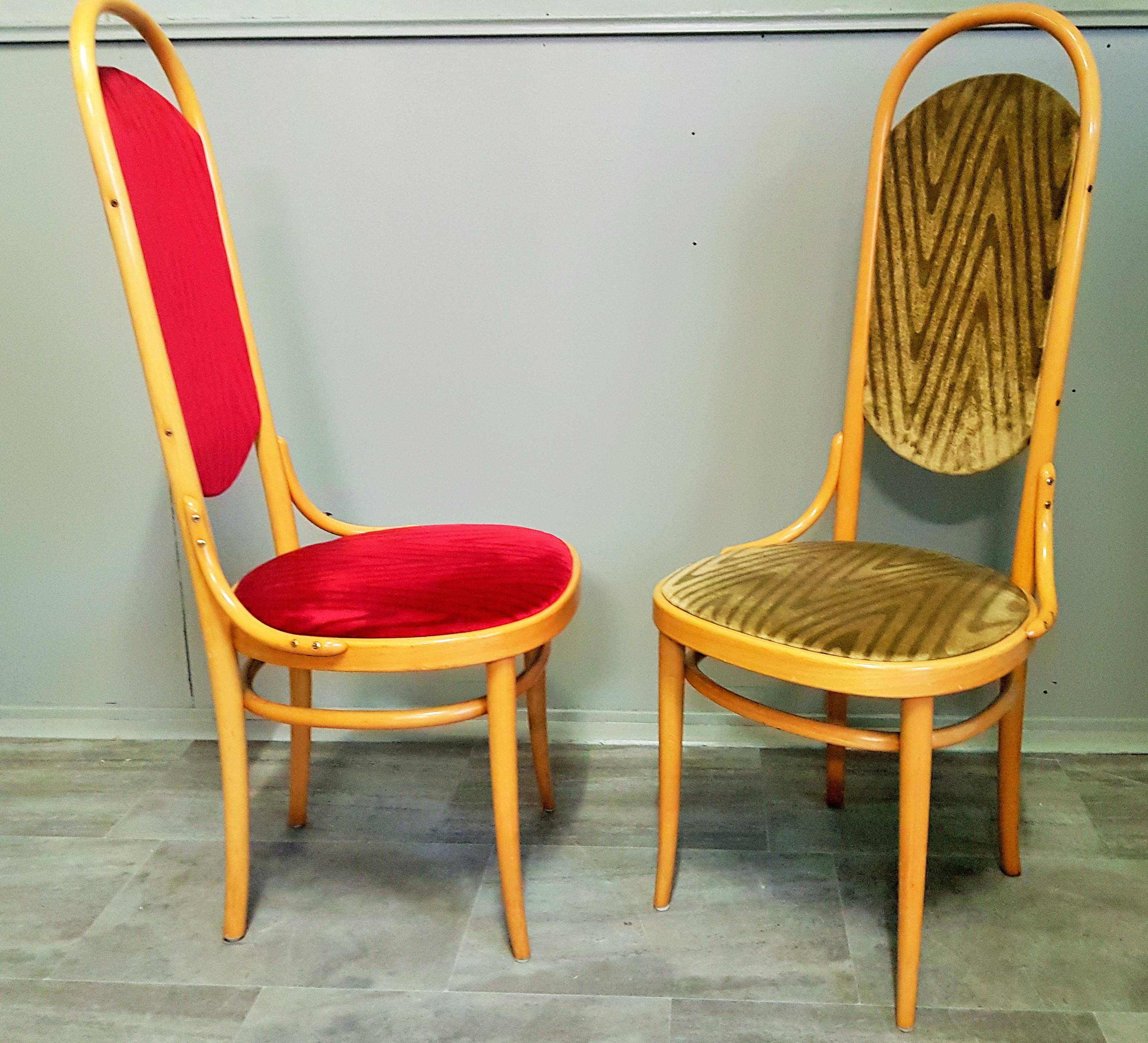 Paire de chaises de salle à manger à haut dossier en bois cintré de Thonet en vente 2