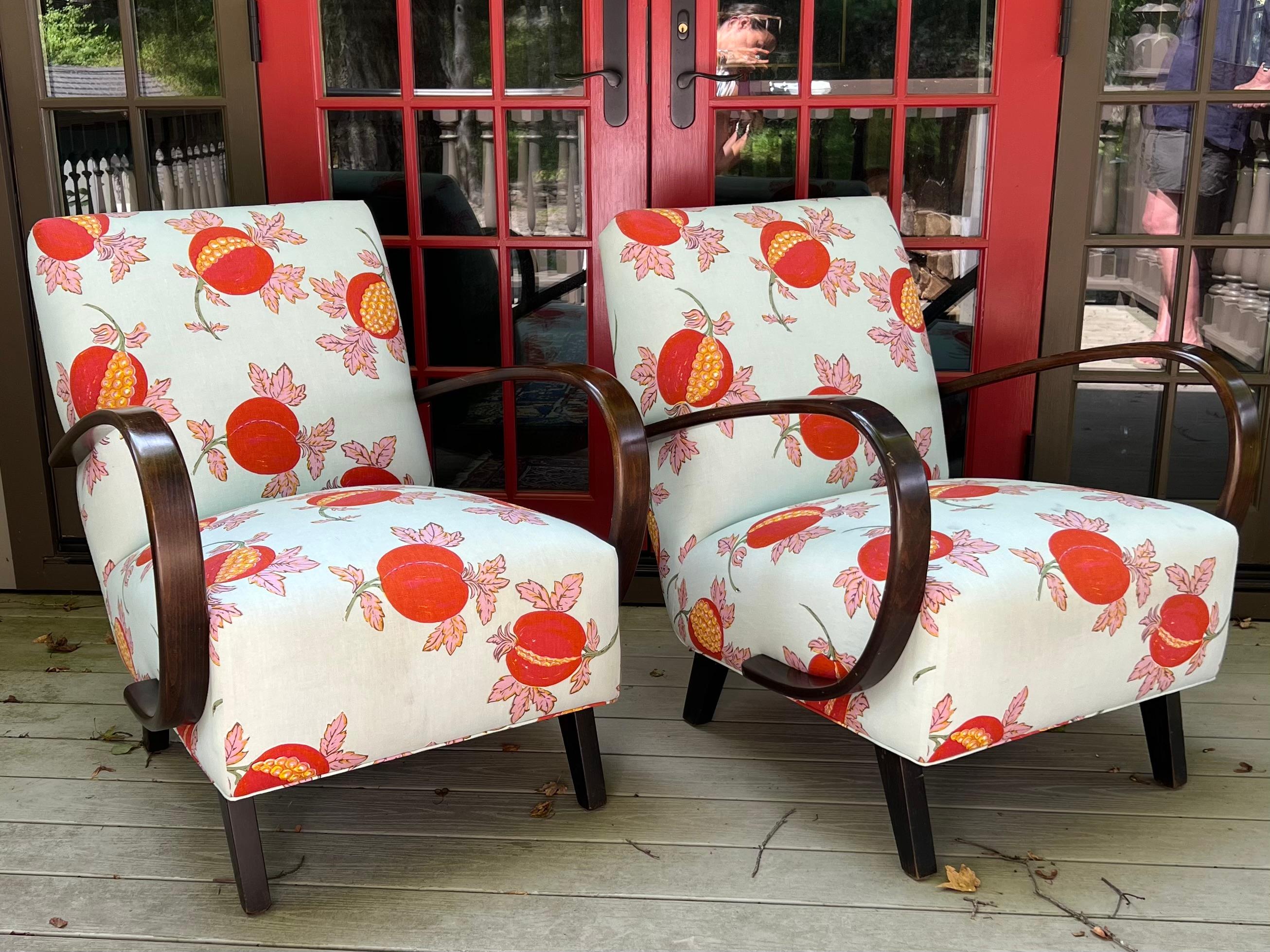 Pair of Bentwood Lounge Chairs in the Style of Halabala in Raoul Textile en vente 3