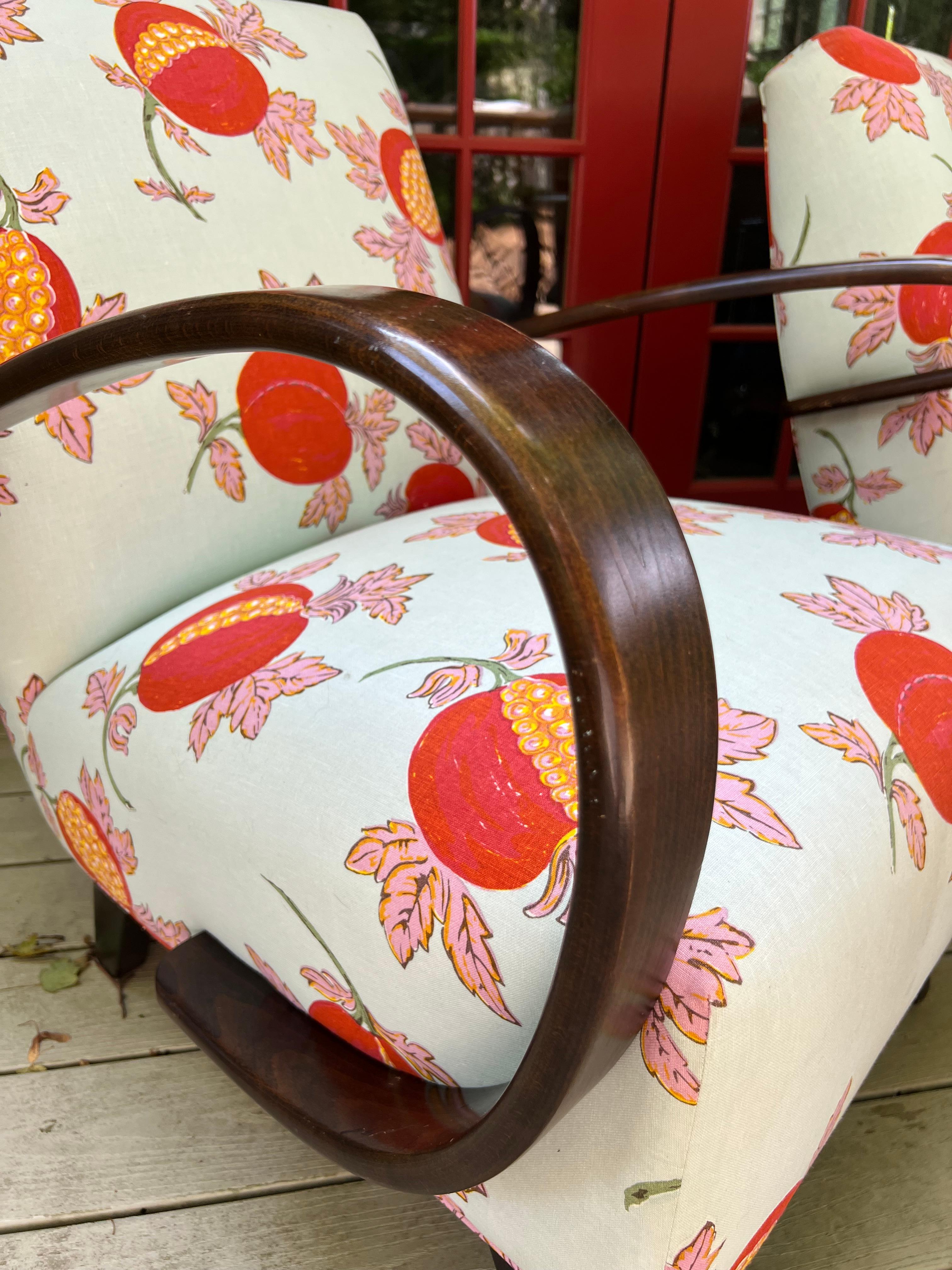 Tchèque Pair of Bentwood Lounge Chairs in the Style of Halabala in Raoul Textile en vente