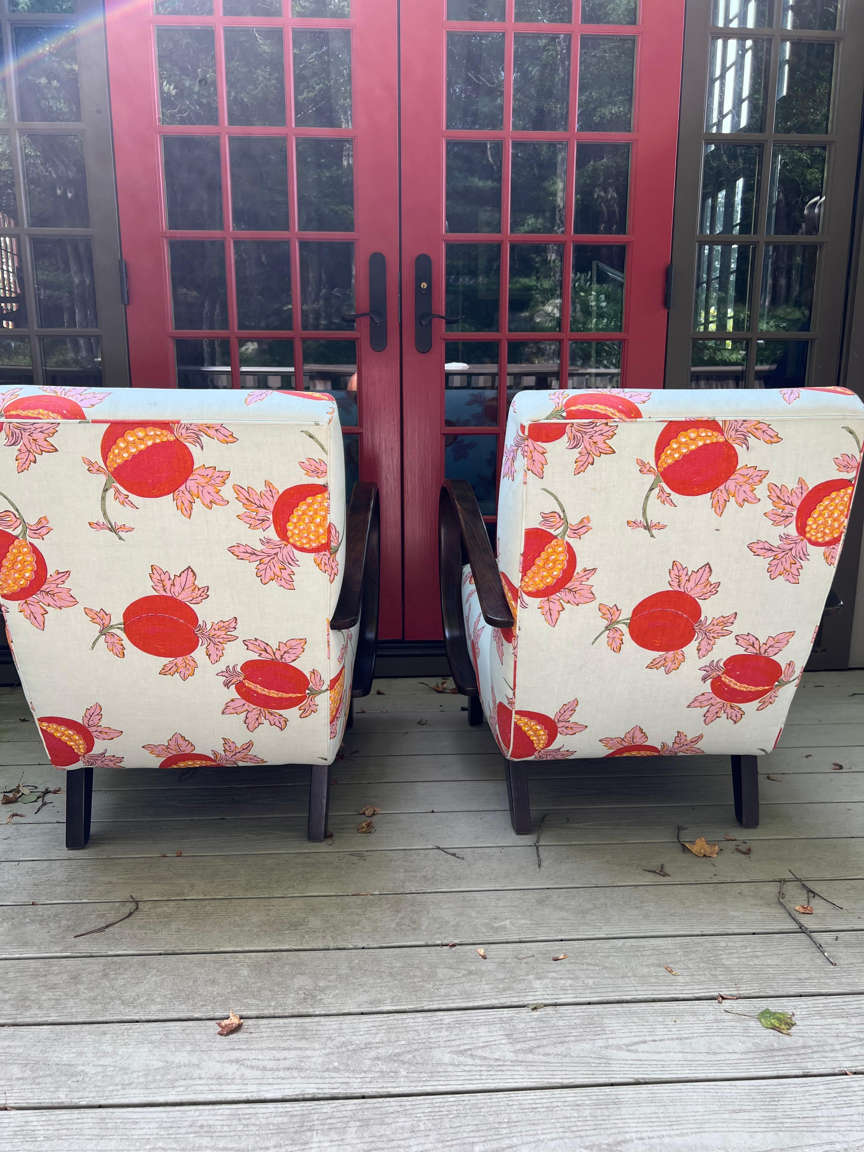 Milieu du XXe siècle Pair of Bentwood Lounge Chairs in the Style of Halabala in Raoul Textile en vente