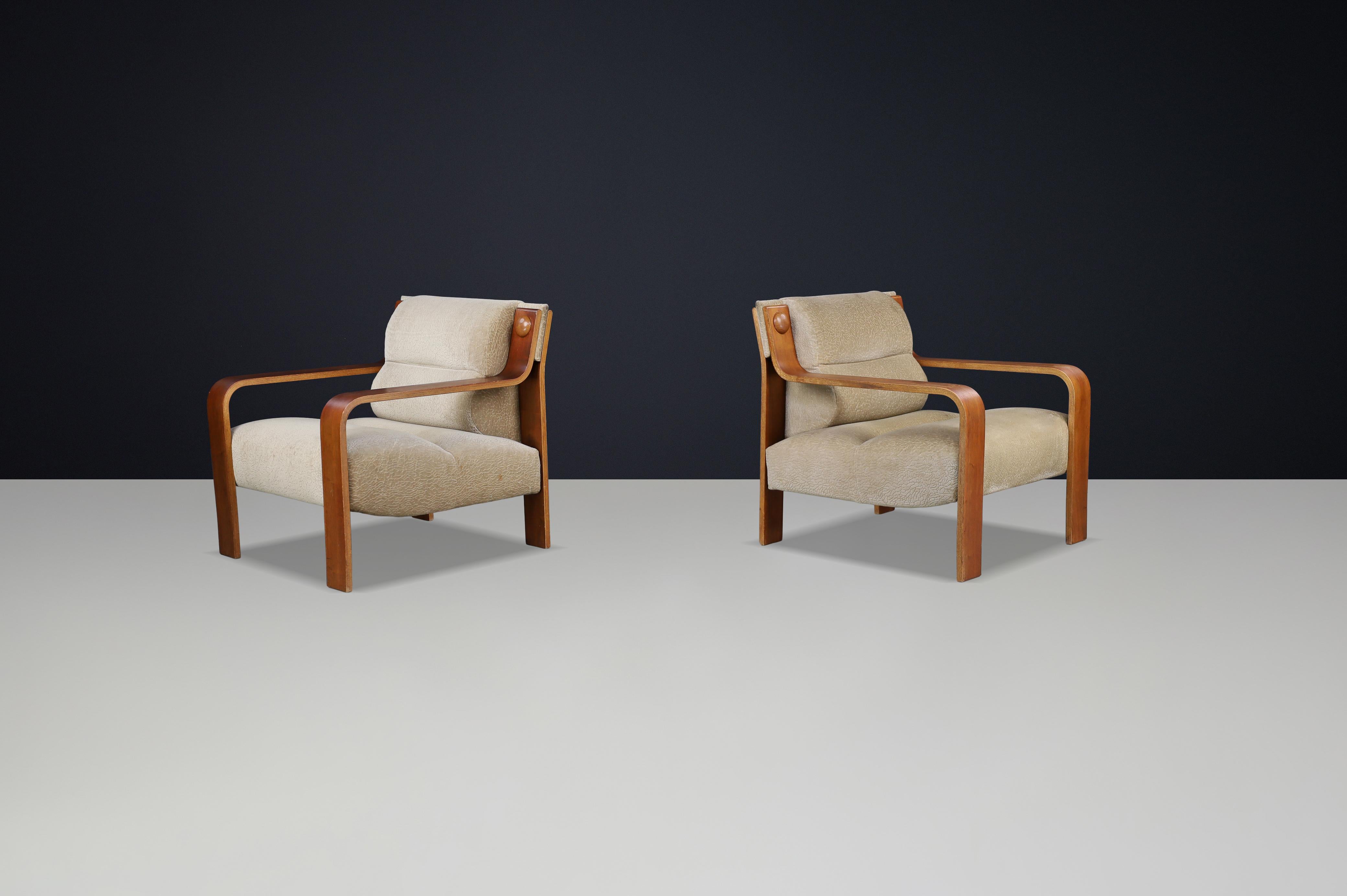 Paire de chaises longues en bois courbé avec tapisserie d'origine, 1970 République tchèque Bon état - En vente à Almelo, NL
