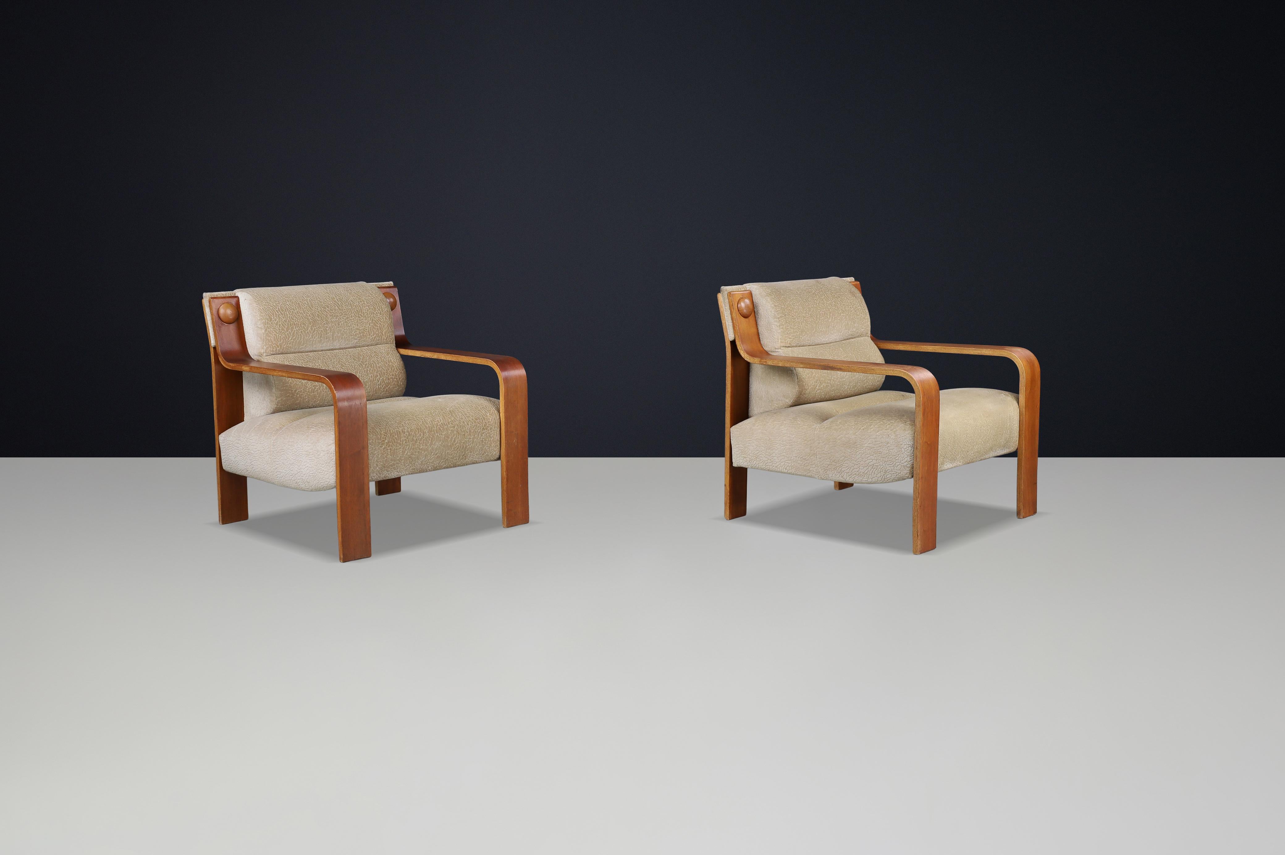 Paire de chaises longues en bois courbé avec tapisserie d'origine, 1970 République tchèque en vente 1