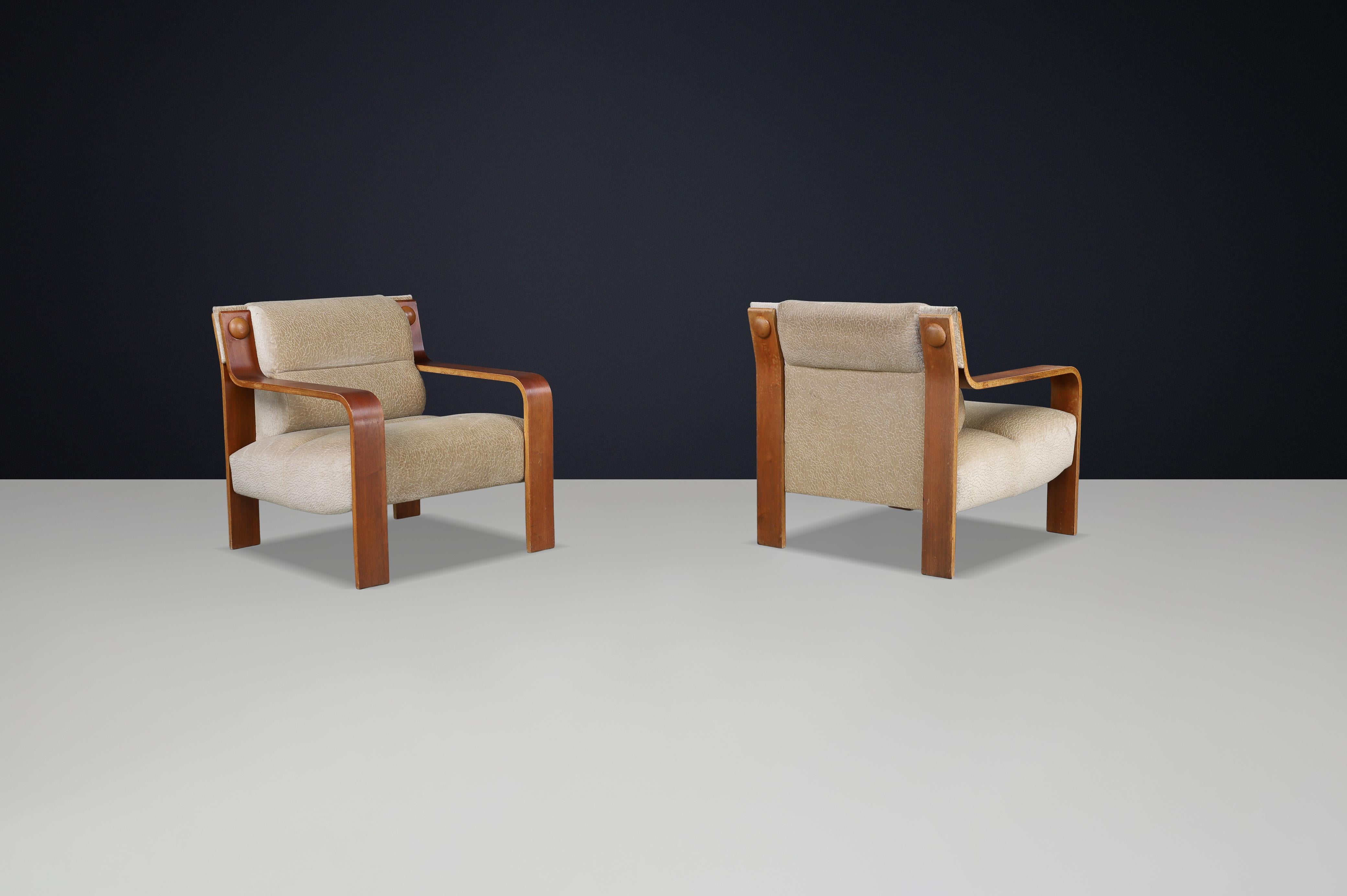 Paire de chaises longues en bois courbé avec tapisserie d'origine, 1970 République tchèque en vente 3